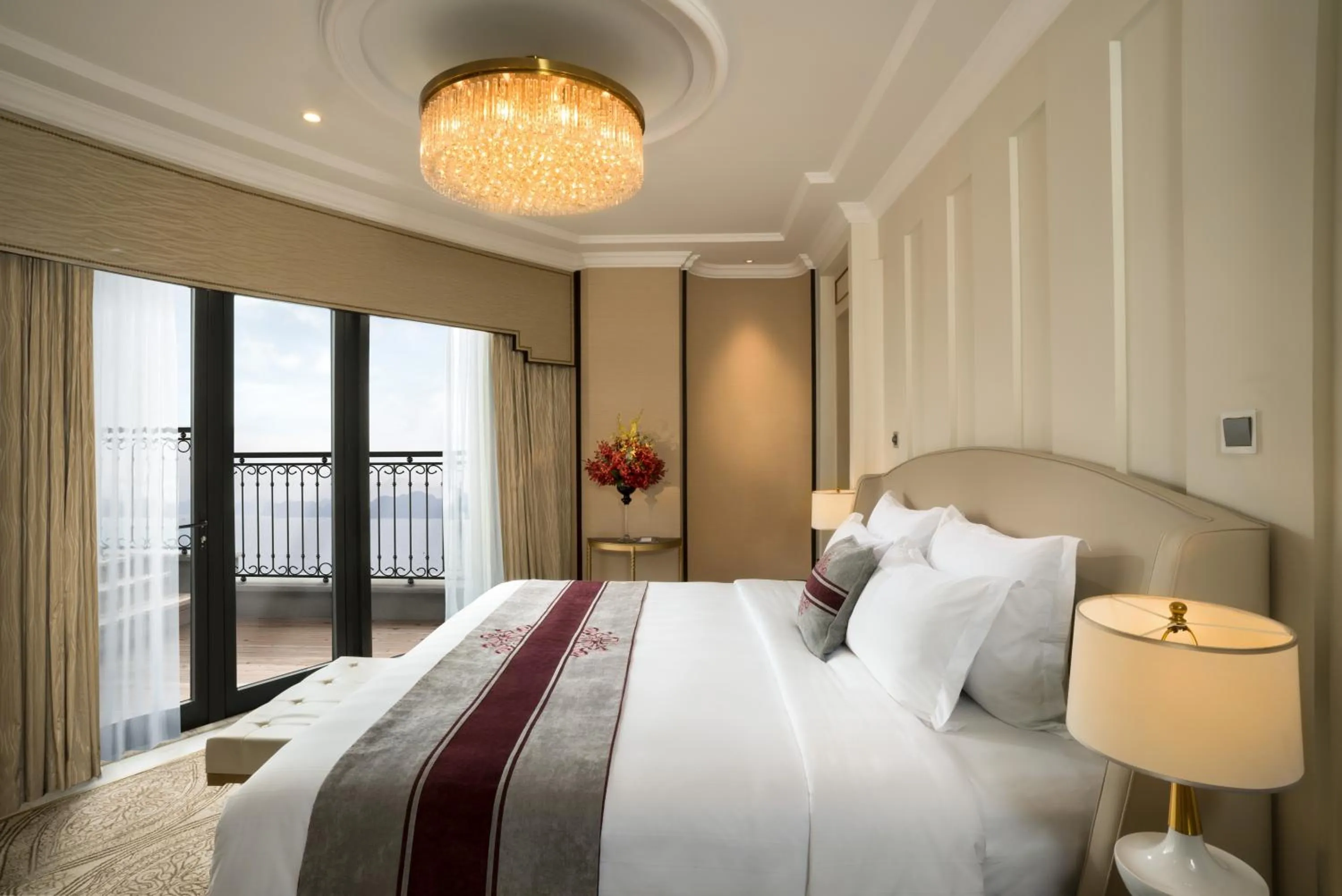 Bedroom, Bed in Vinpearl Resort & Spa Ha Long