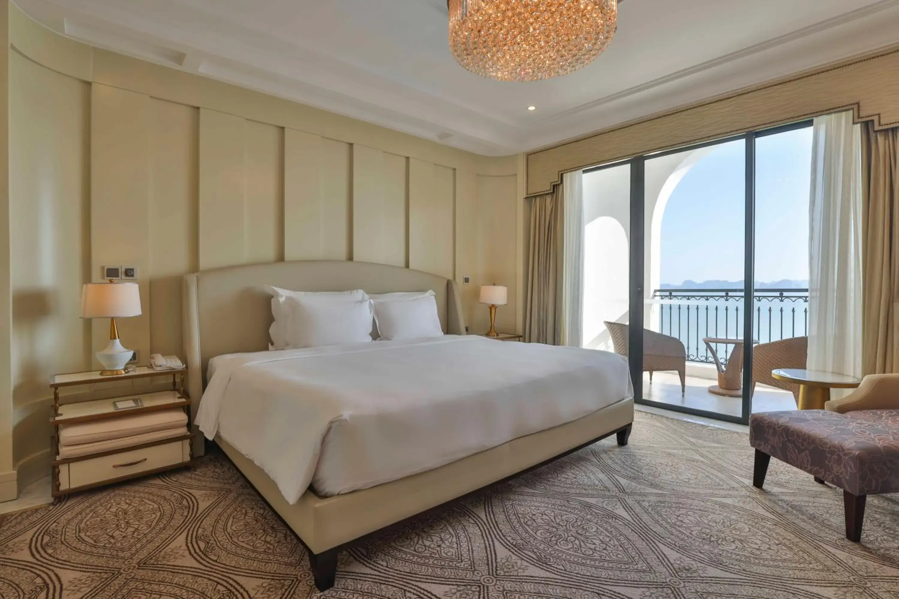 Executive Suite King Bed in Vinpearl Resort & Spa Ha Long Executive Suite King Bed in Vinpearl Resort & Spa Ha Long