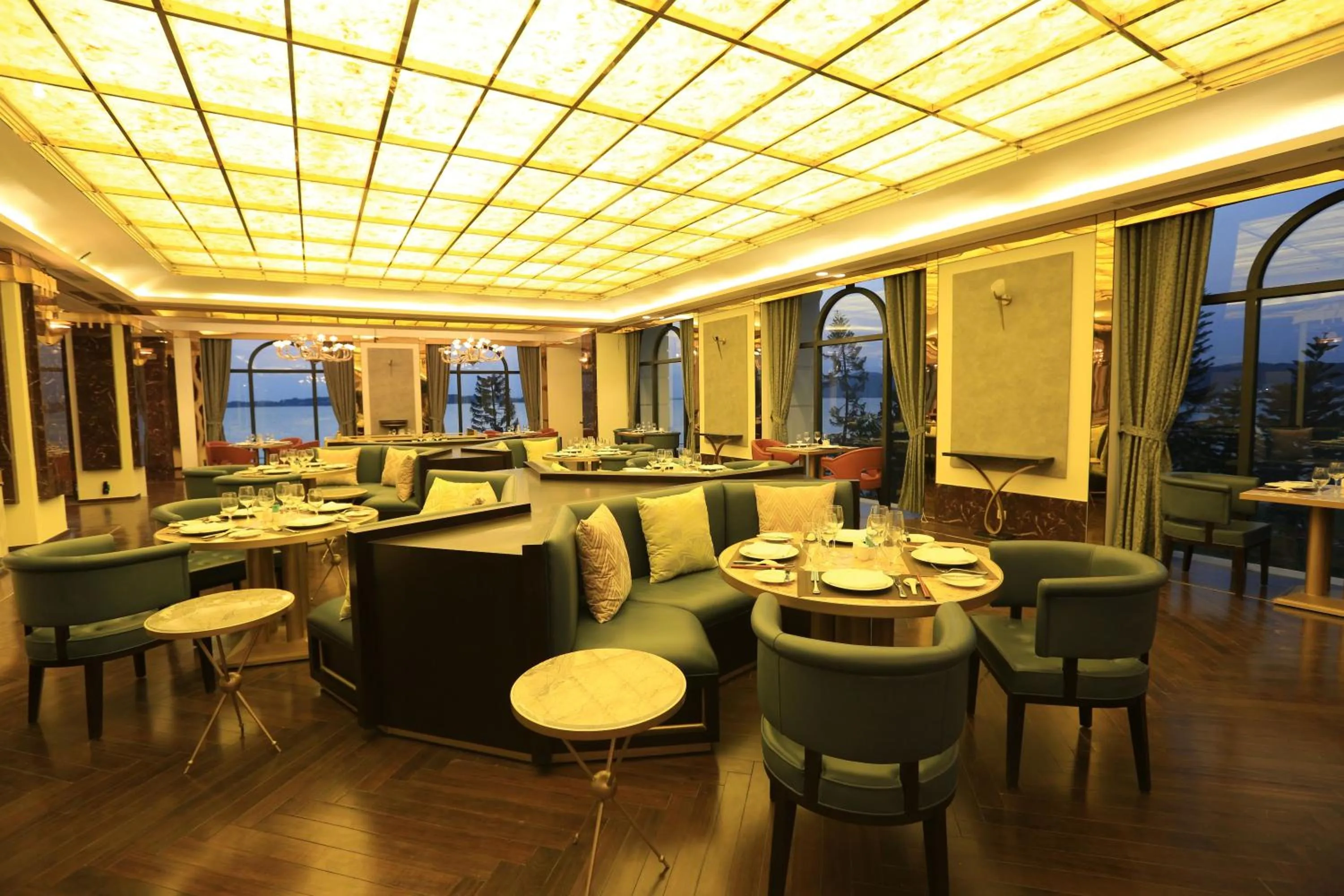 Restaurant/places to eat in Vinpearl Resort & Spa Ha Long