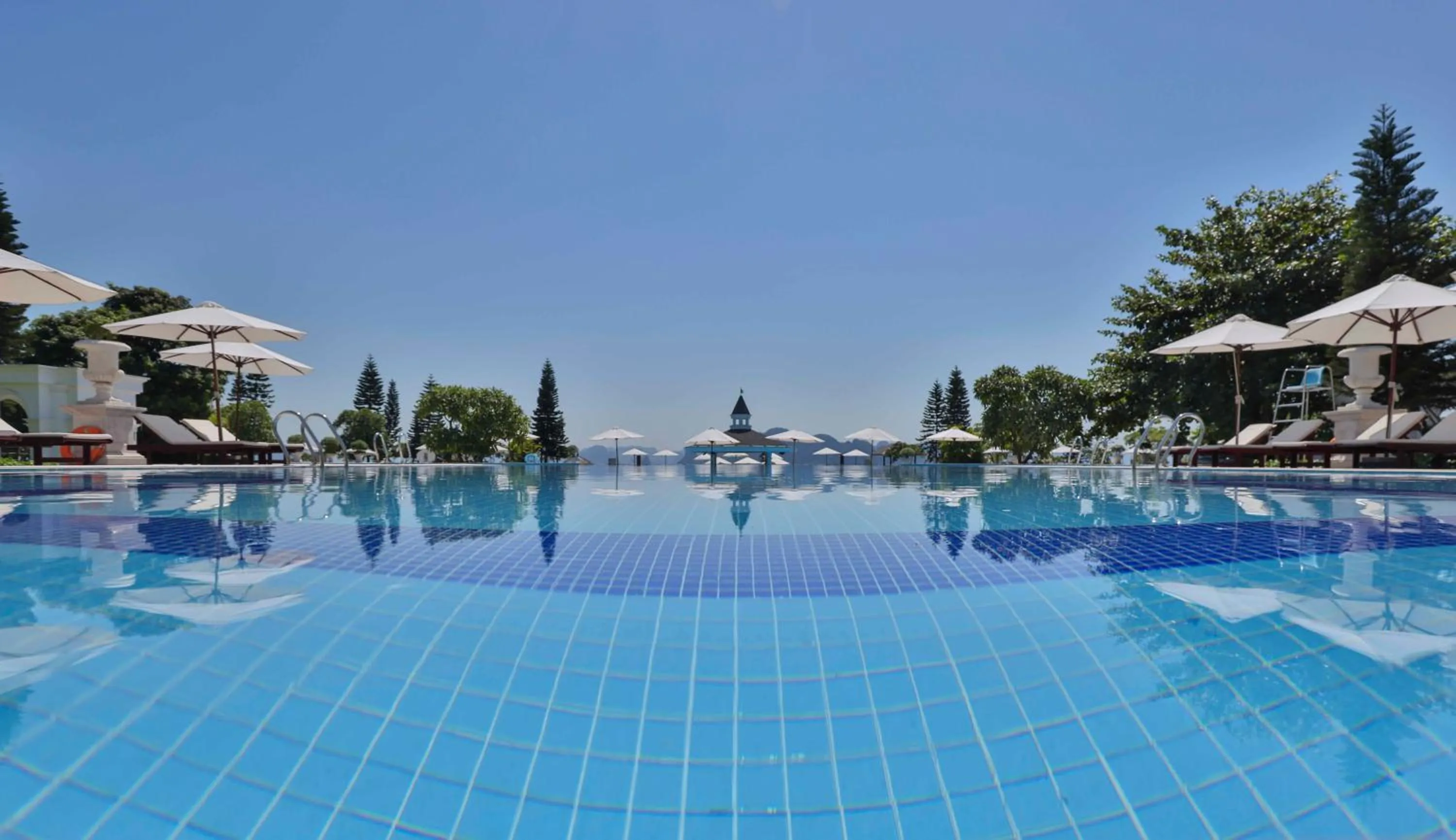 Swimming pool in Vinpearl Resort & Spa Ha Long