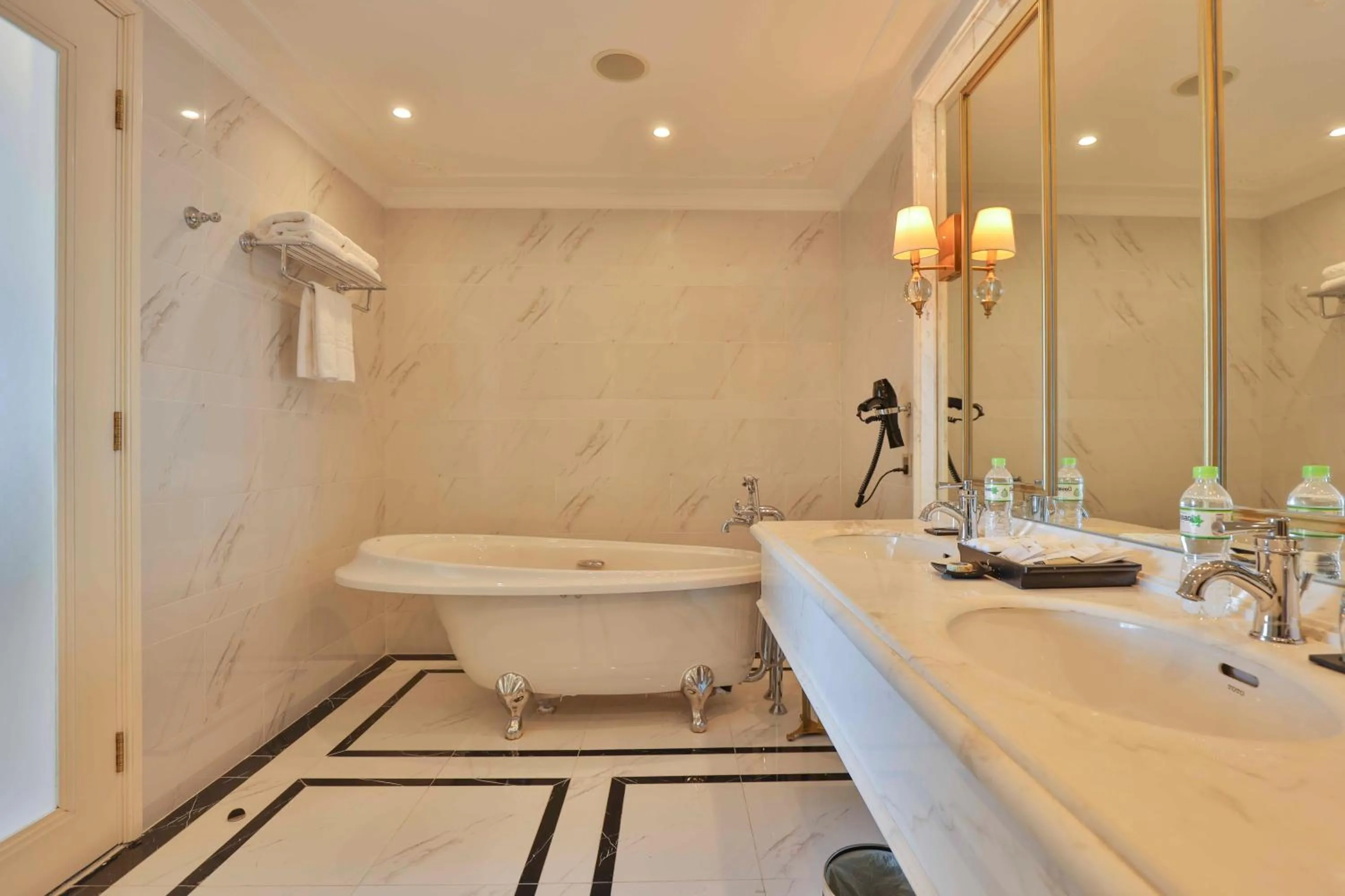 Bathroom in Vinpearl Resort & Spa Ha Long
