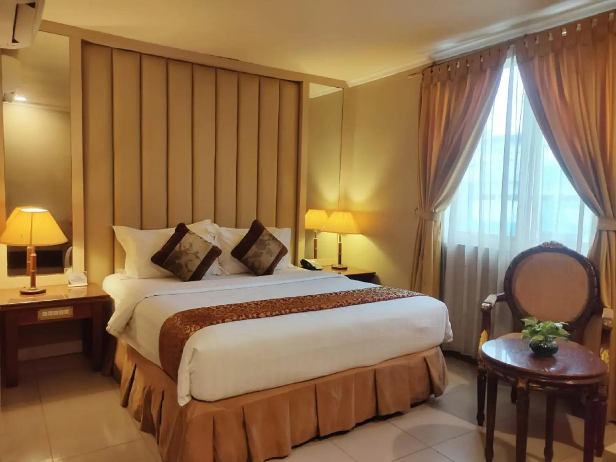 Bed in Olympic Hotel Bed in Olympic Hotel