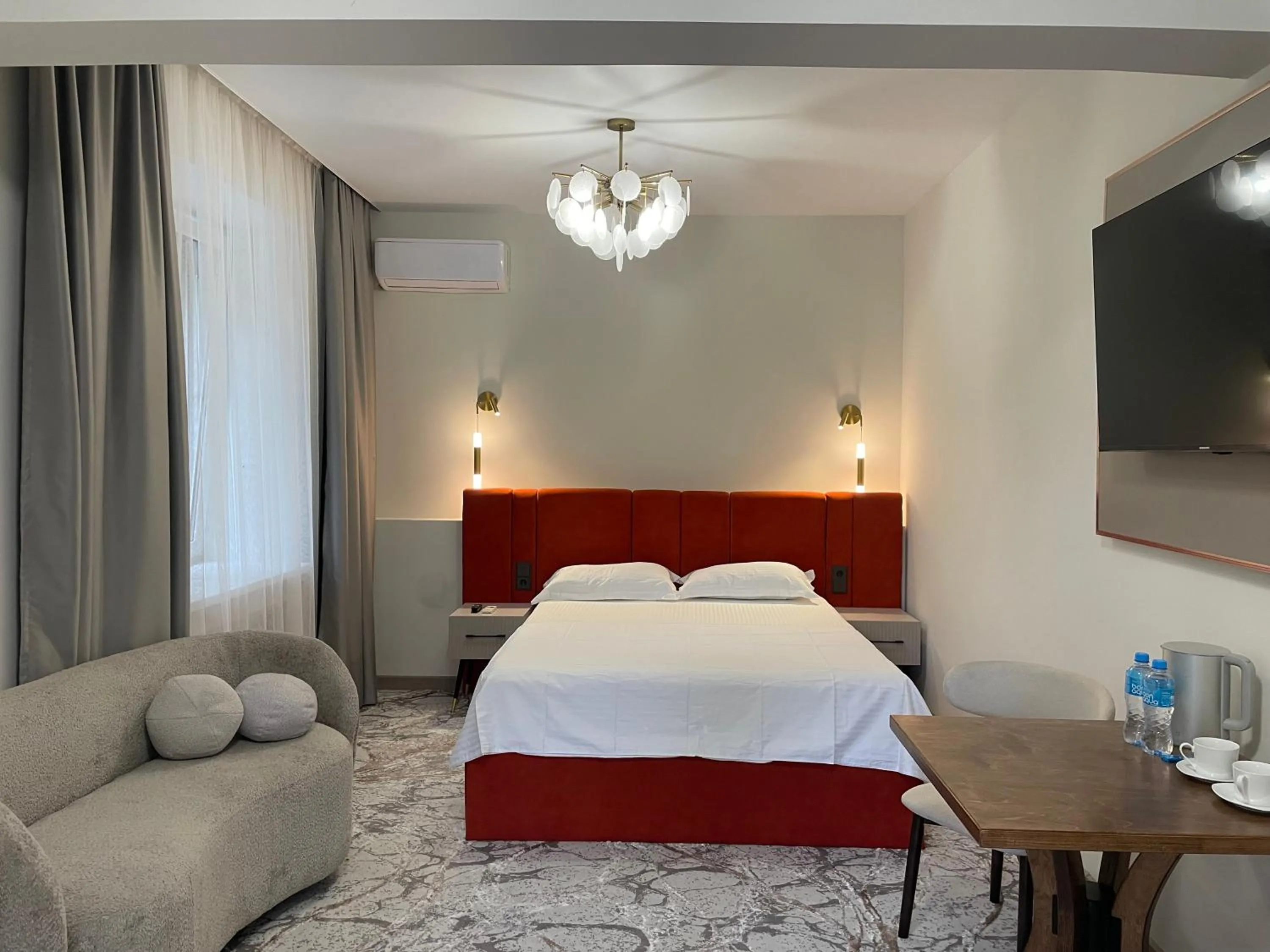 Naya Hotel