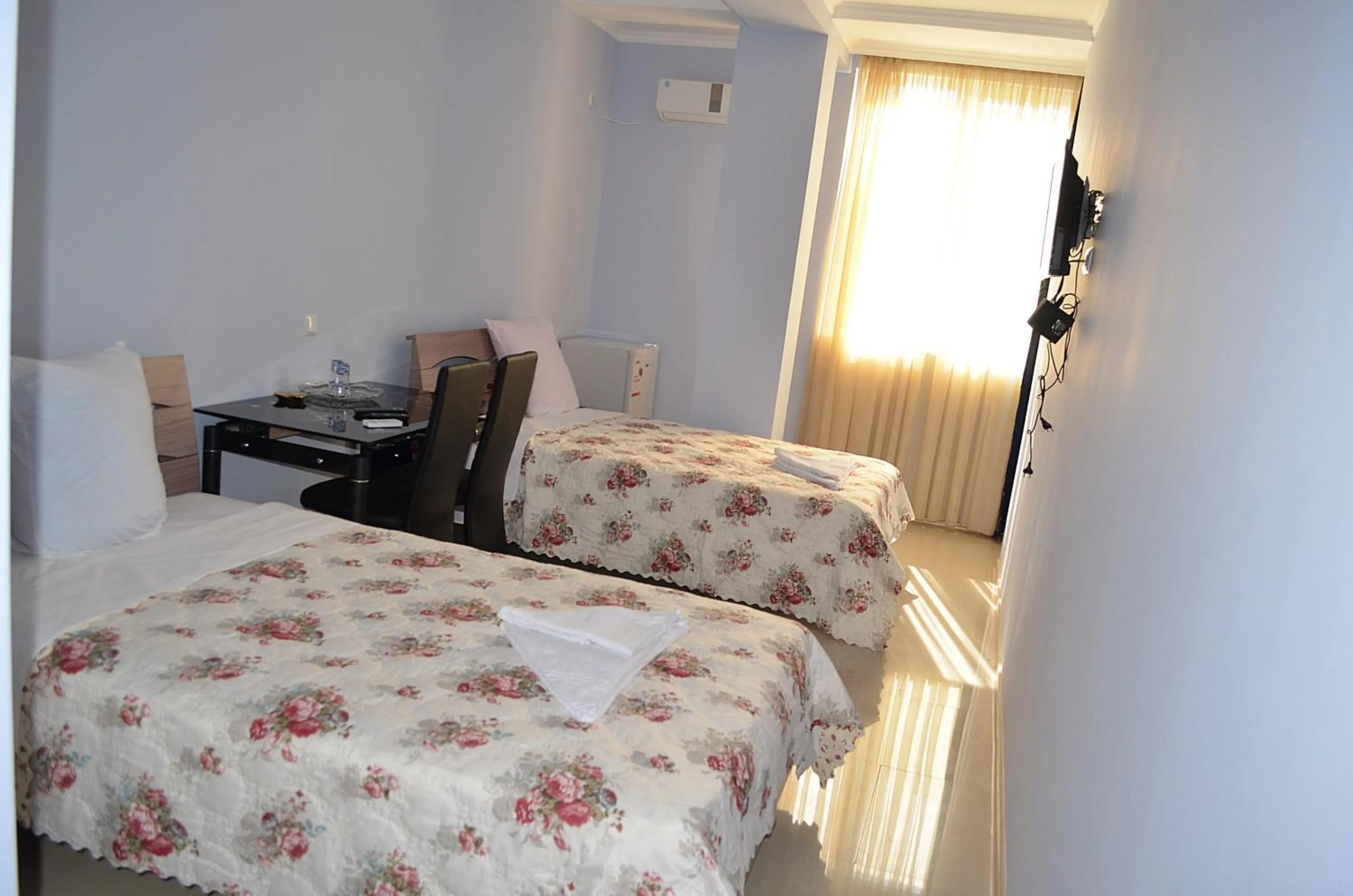 Day, Bed in Hotel Okriba