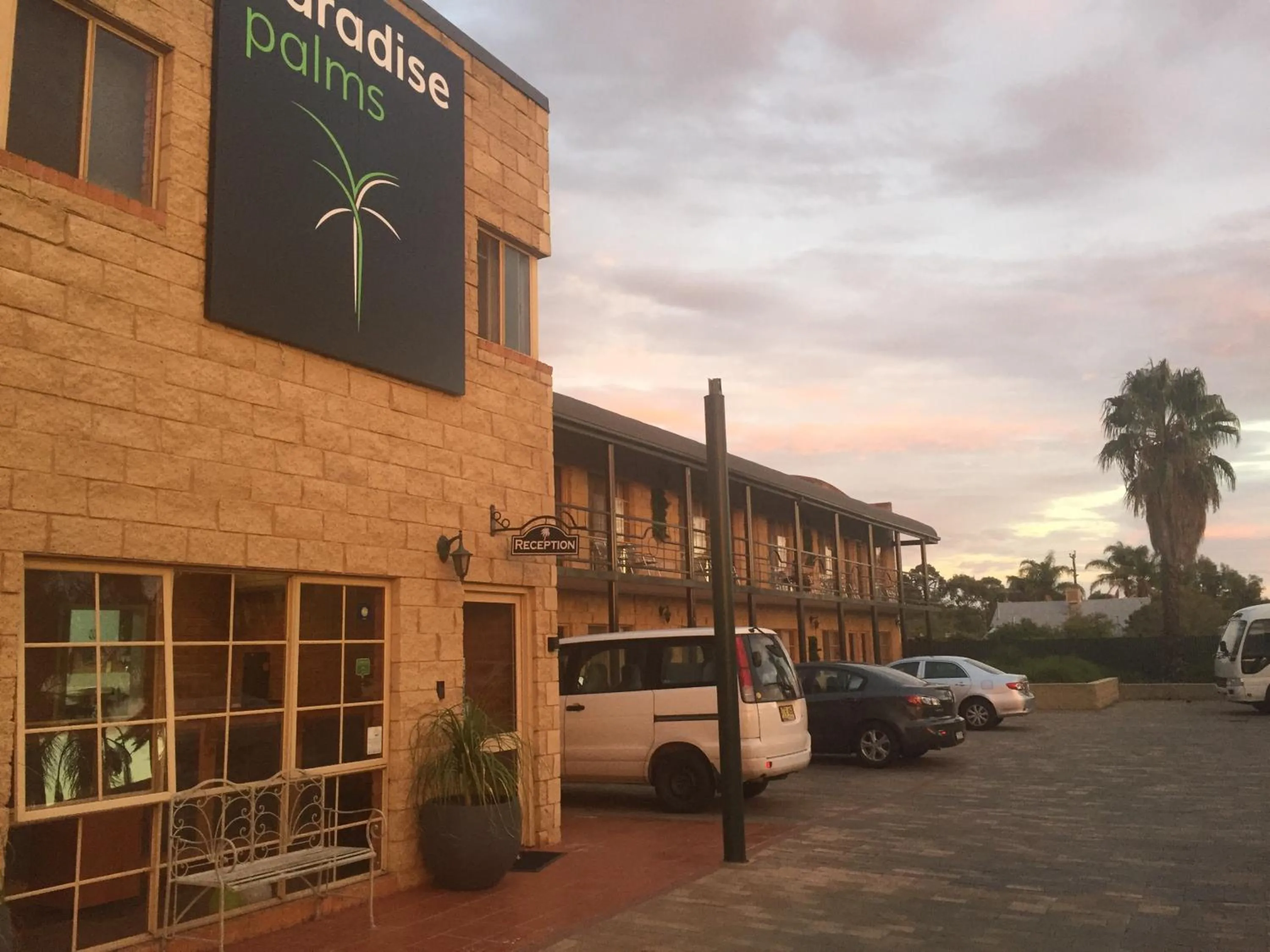 Facade/entrance, Property Building in Mulwala Paradise Palms Motel