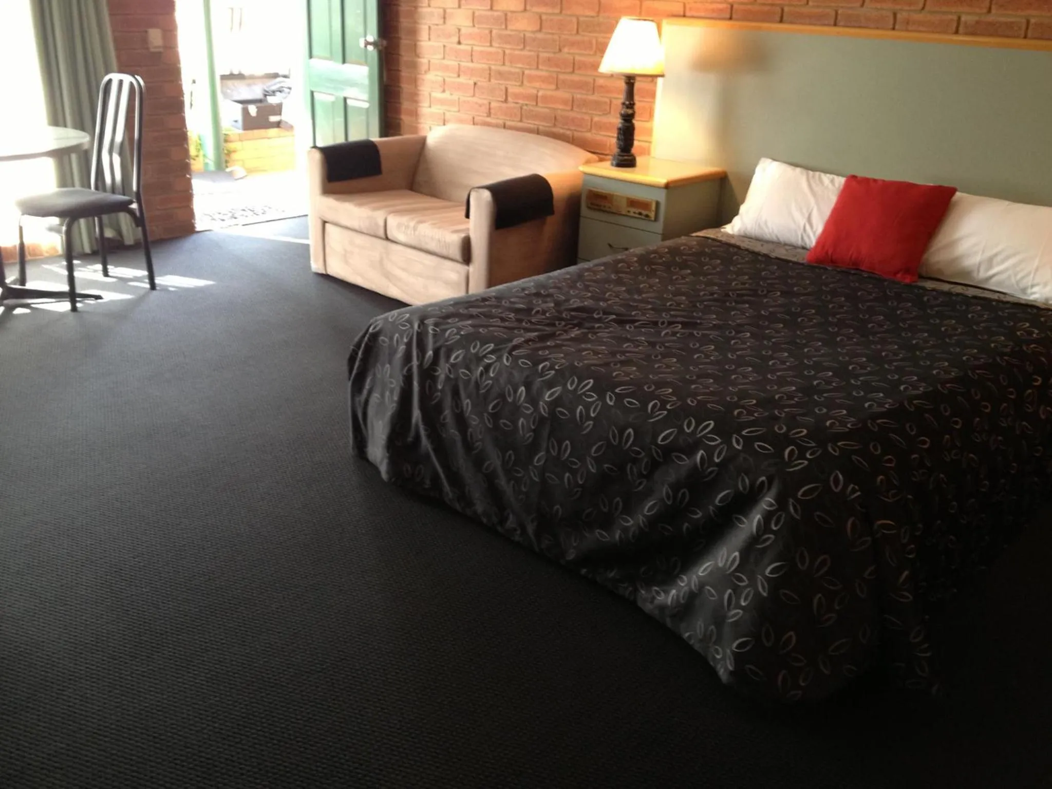 Bed in Mulwala Paradise Palms Motel