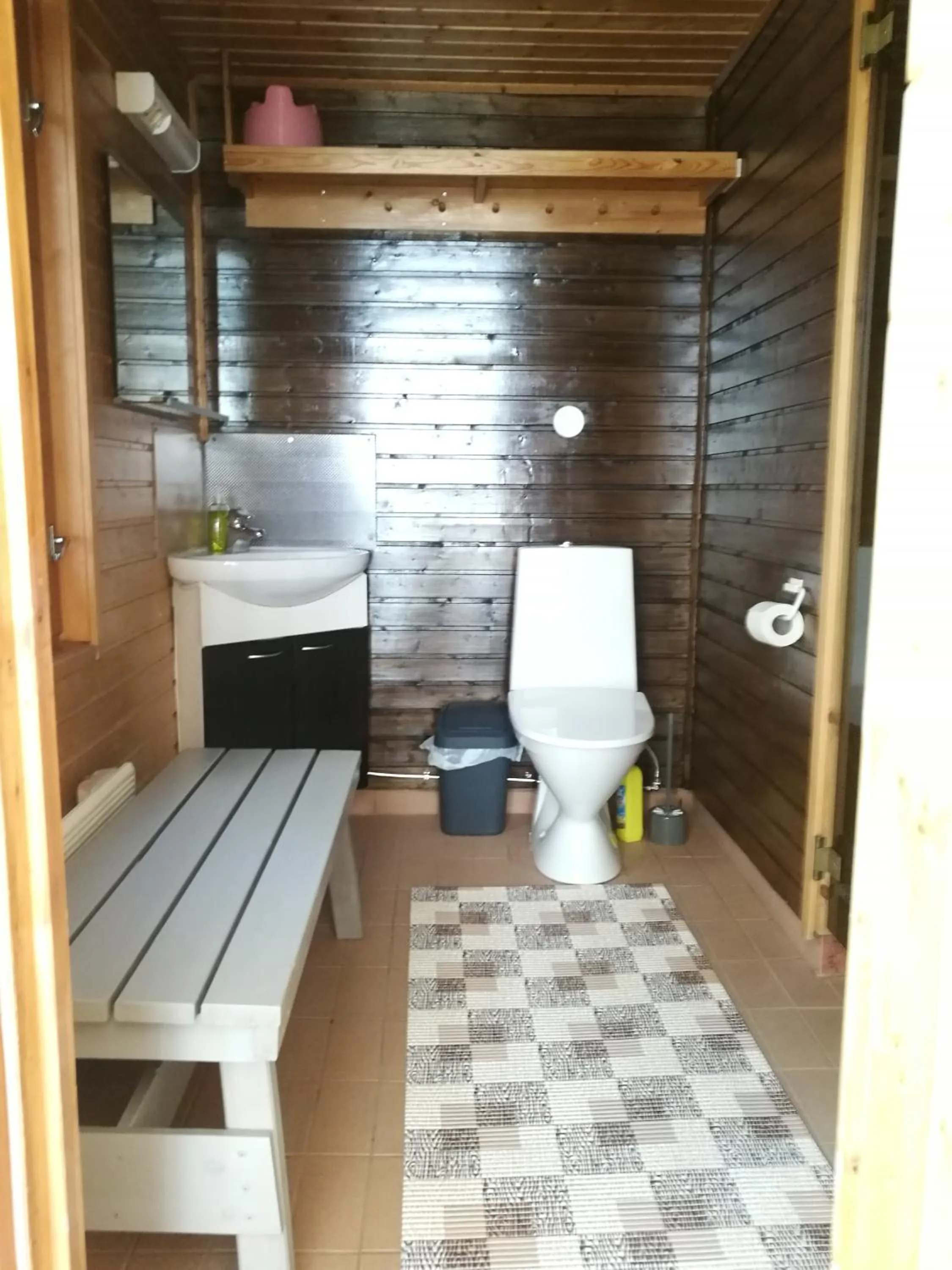 Shower in Ollilan Lomamajat