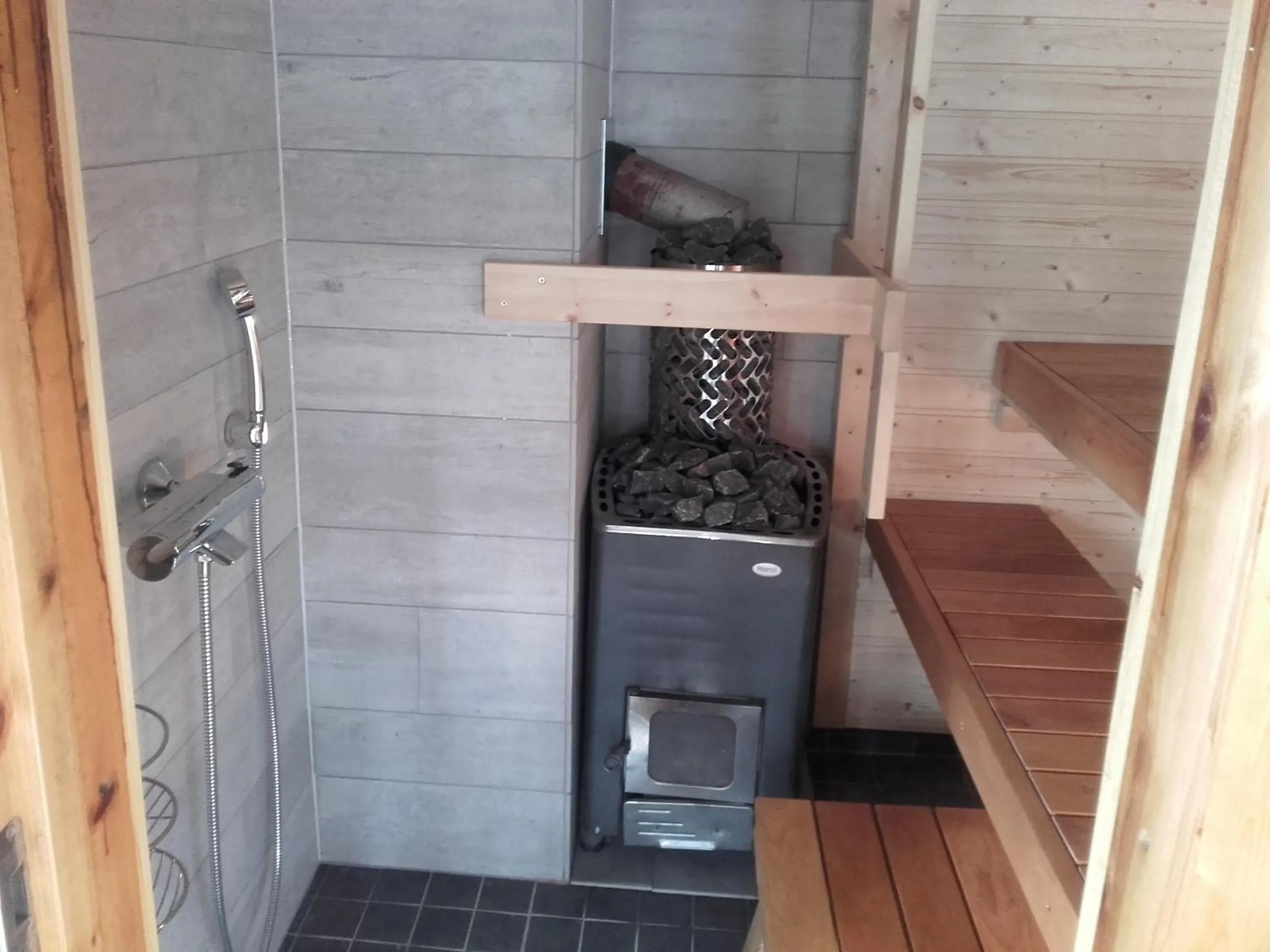 Shower in Ollilan Lomamajat