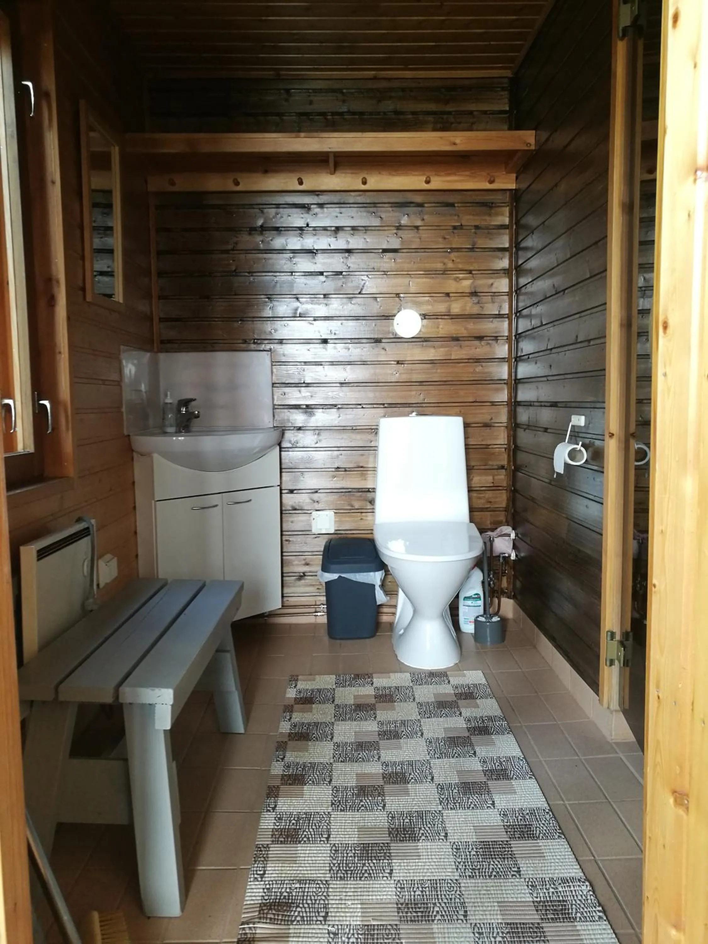 Shower in Ollilan Lomamajat
