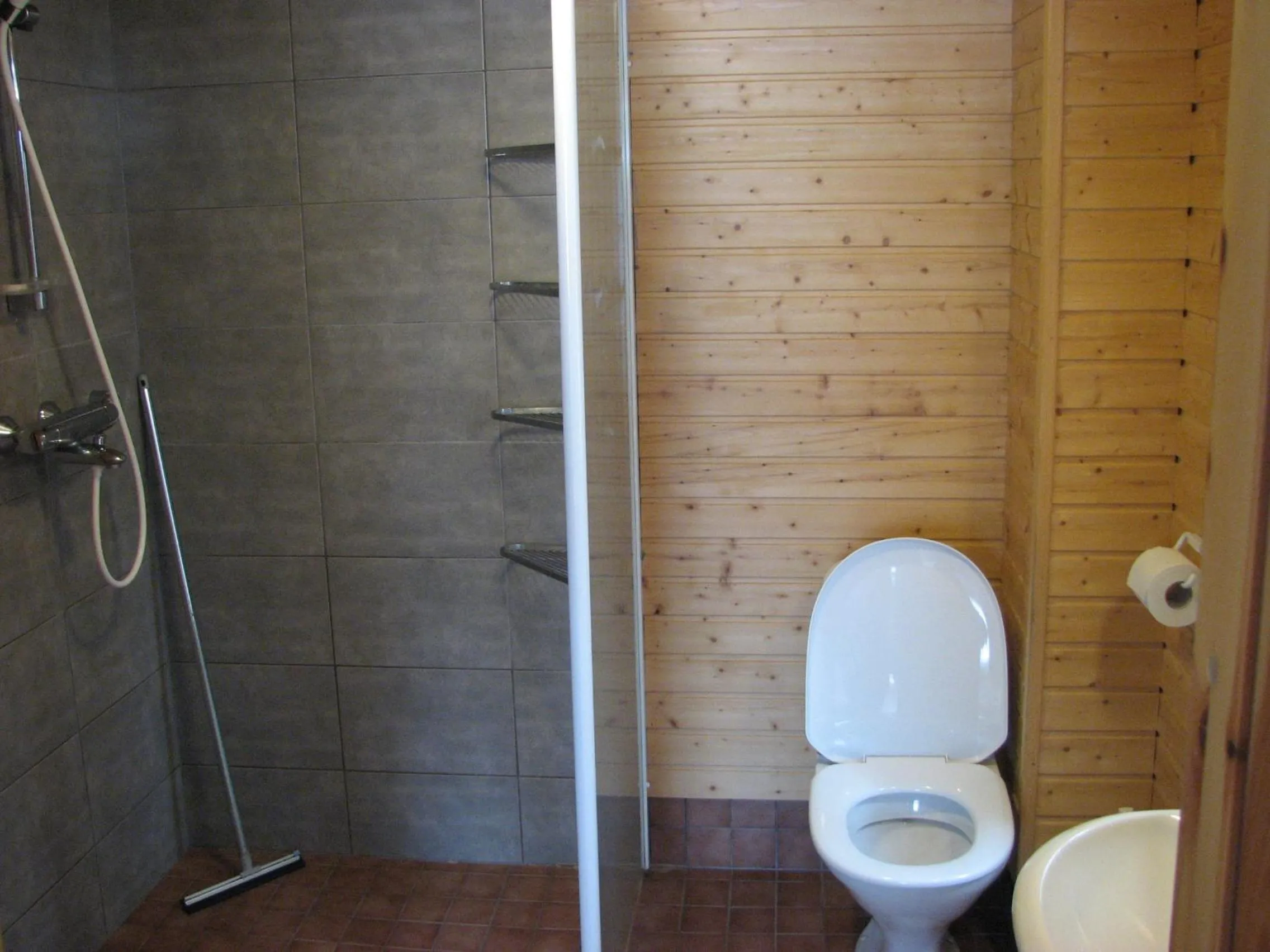 Shower in Ollilan Lomamajat