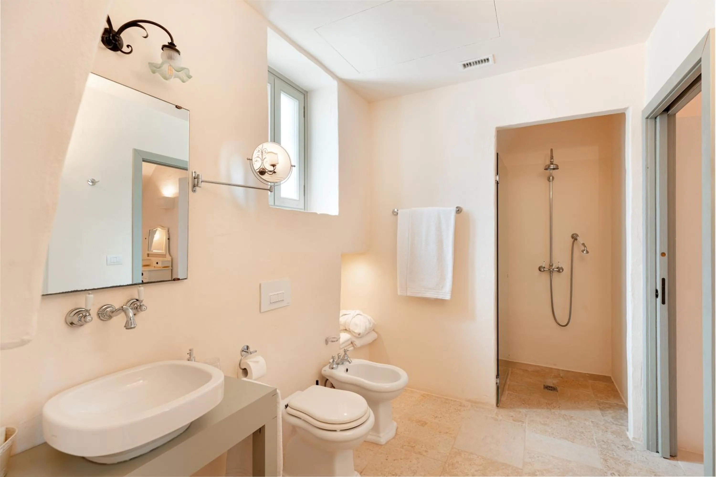 Bathroom in Masseria Le Carrube