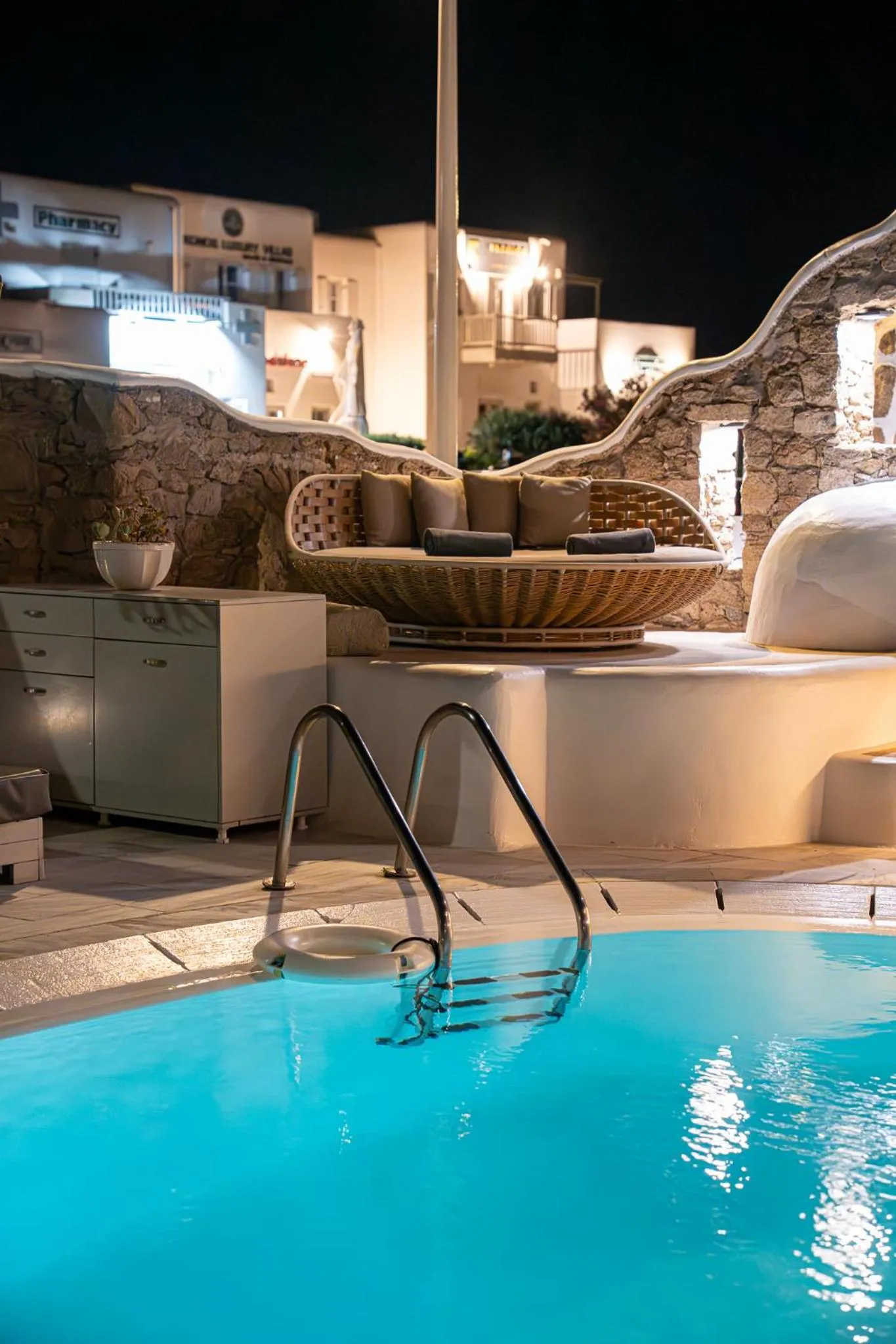 Swimming pool in Nodo Boutique Hotel