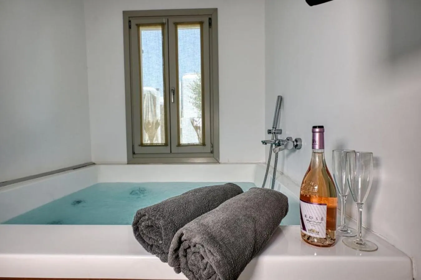 Bath in Nodo Boutique Hotel