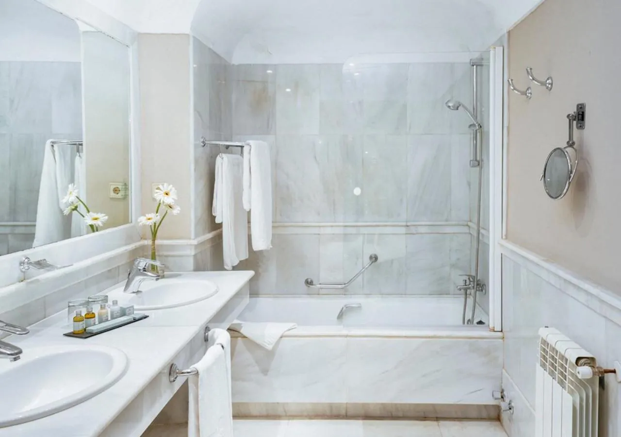 Bathroom in Parador de Mérida