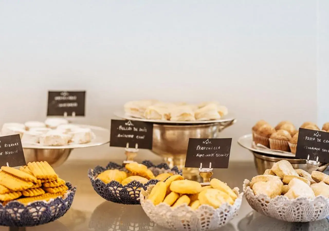 Breakfast in Parador de Mérida Breakfast in Parador de Mérida