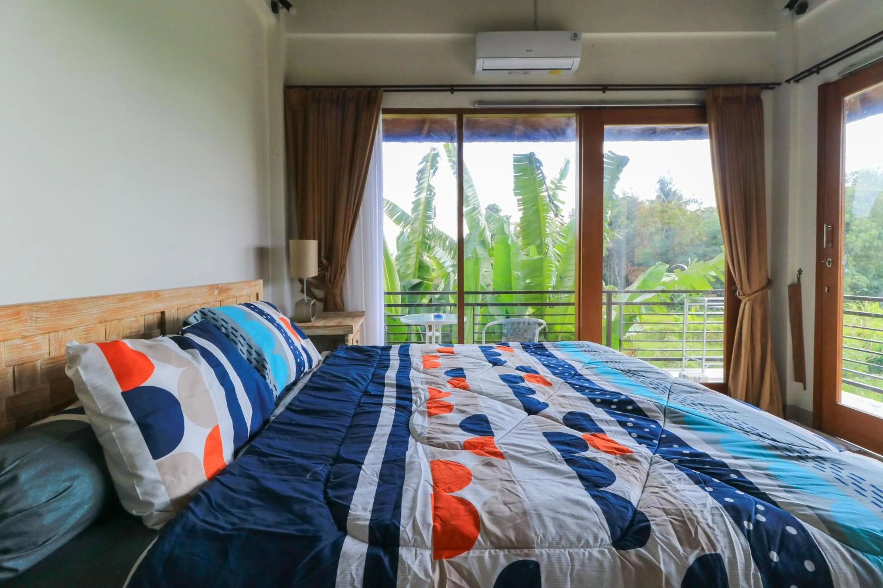 Bed in Sunari Guest House