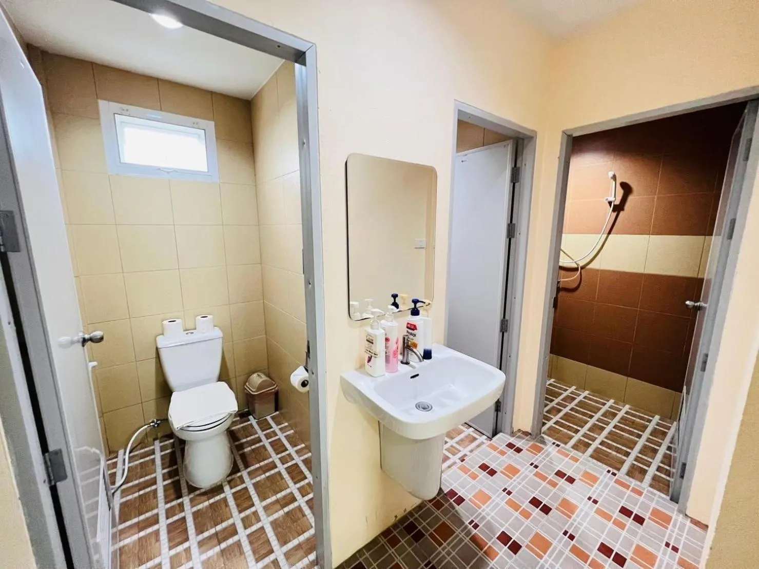 Shower in Baan Suan Khun Yaiy