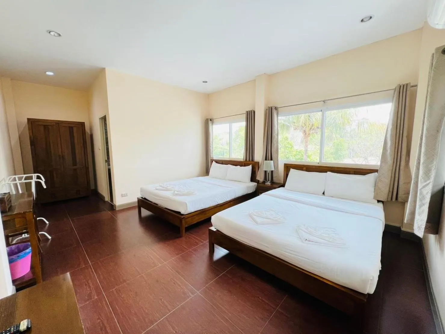 Photo of the whole room, Bed in Baan Suan Khun Yaiy