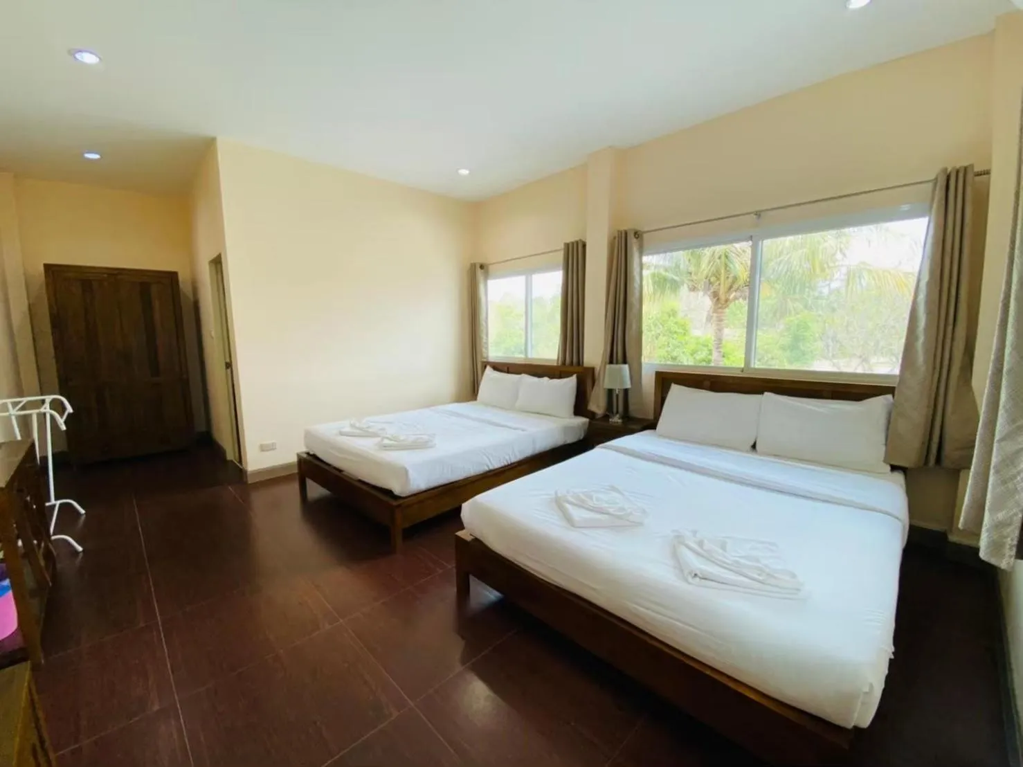 Photo of the whole room, Bed in Baan Suan Khun Yaiy