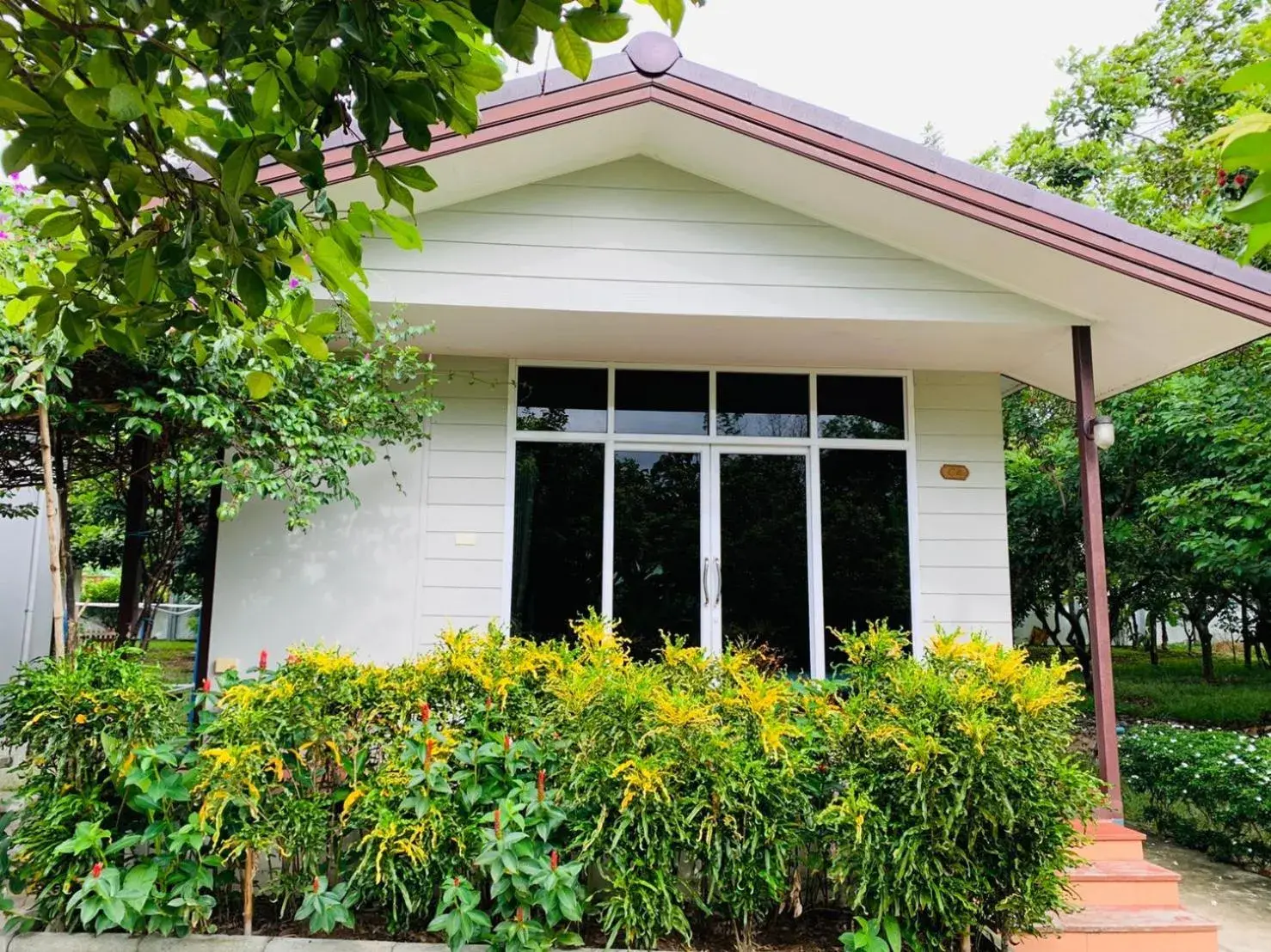 Facade/entrance in Baan Suan Khun Yaiy Facade/entrance in Baan Suan Khun Yaiy