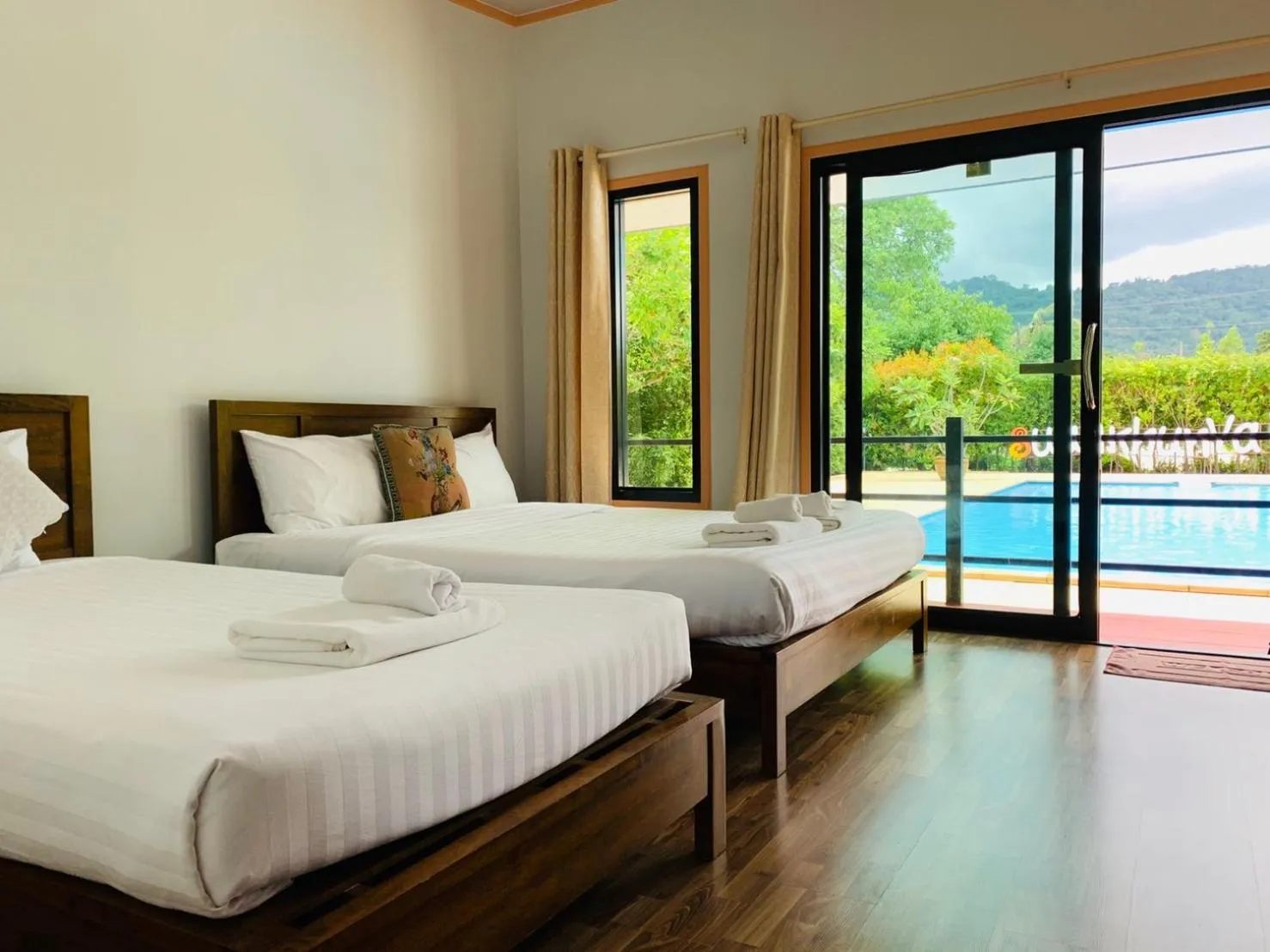 Photo of the whole room, Bed in Baan Suan Khun Yaiy