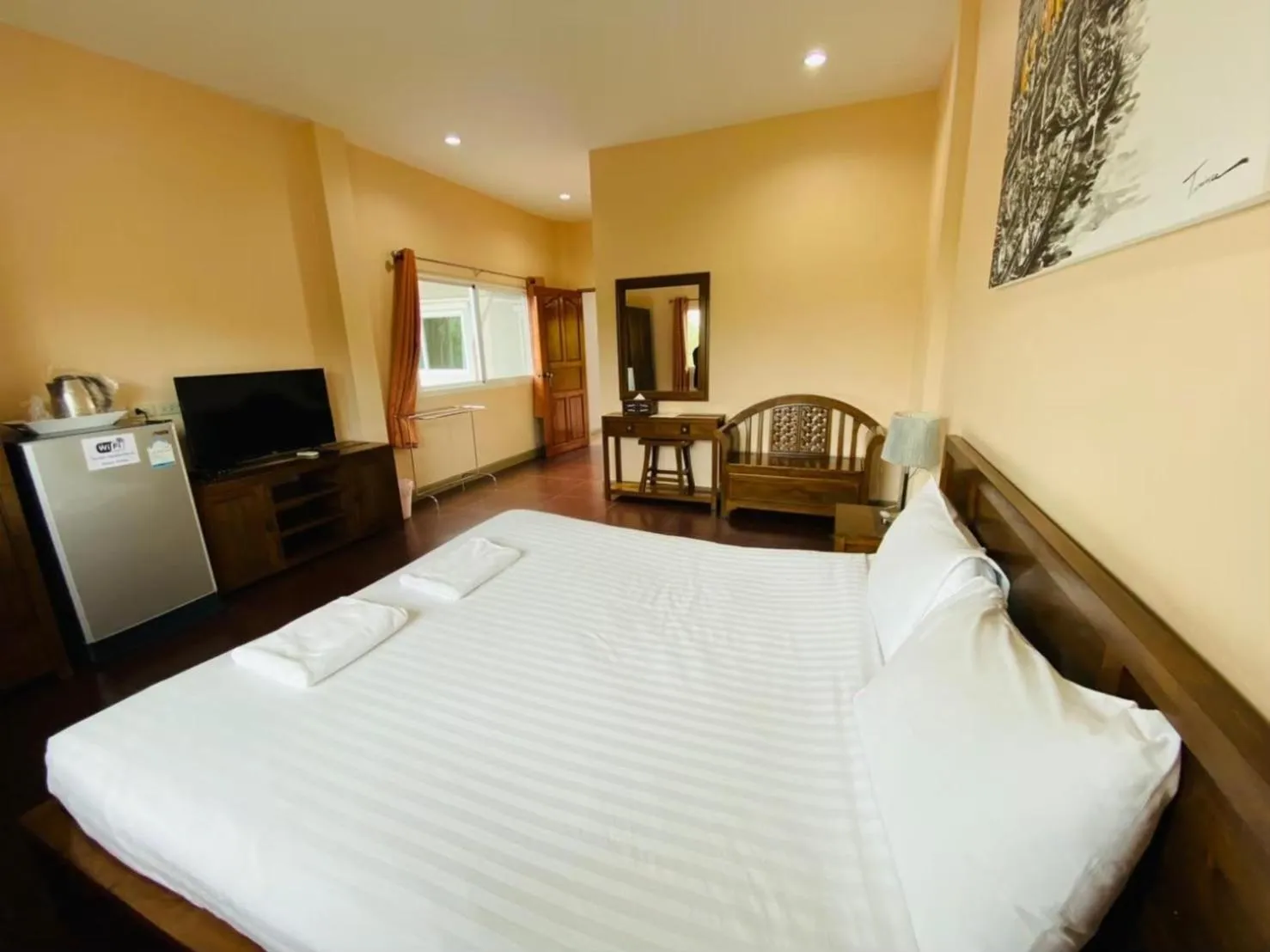 Photo of the whole room, Bed in Baan Suan Khun Yaiy