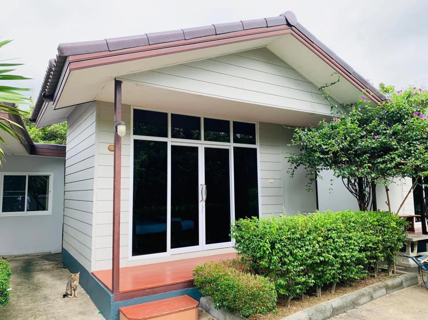 Facade/entrance in Baan Suan Khun Yaiy