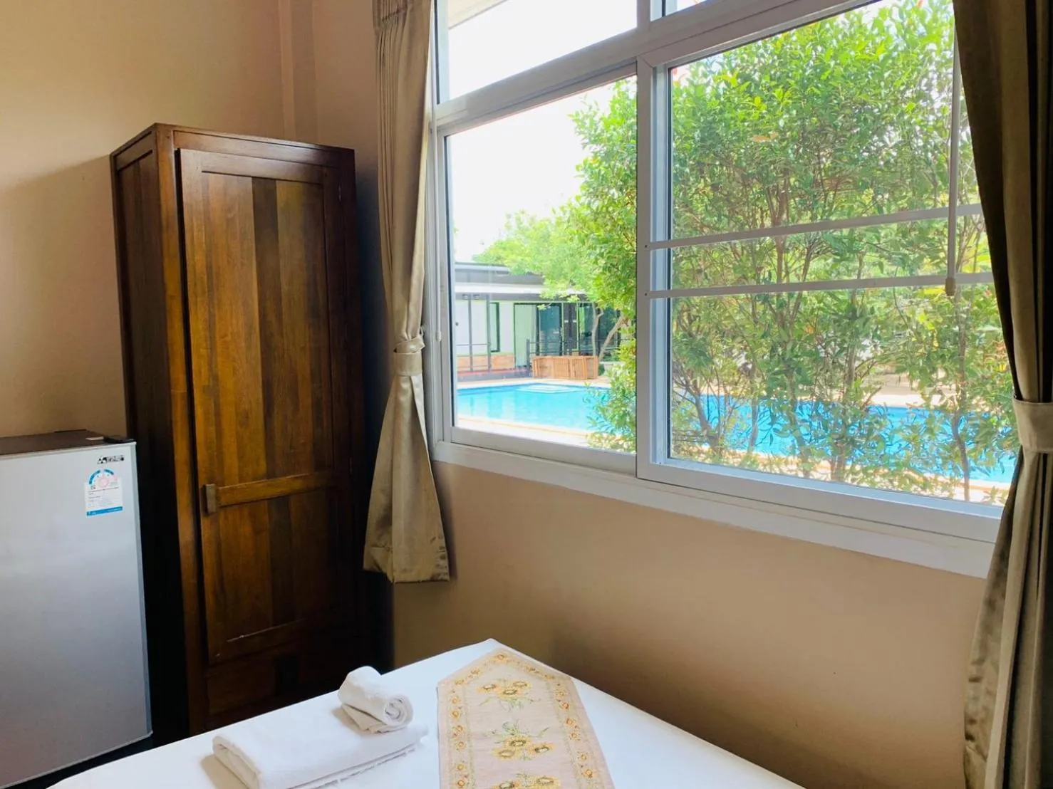 Pool view, Bed in Baan Suan Khun Yaiy