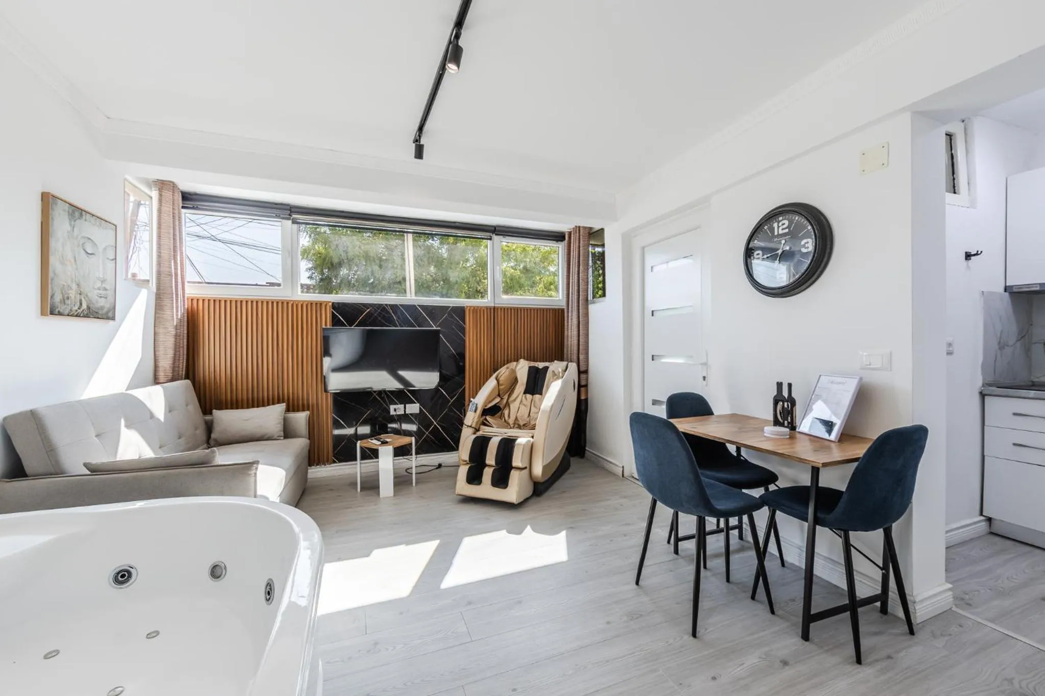 Two-Bedroom Apartment in Green Luxe Suite 2 by PikHost
