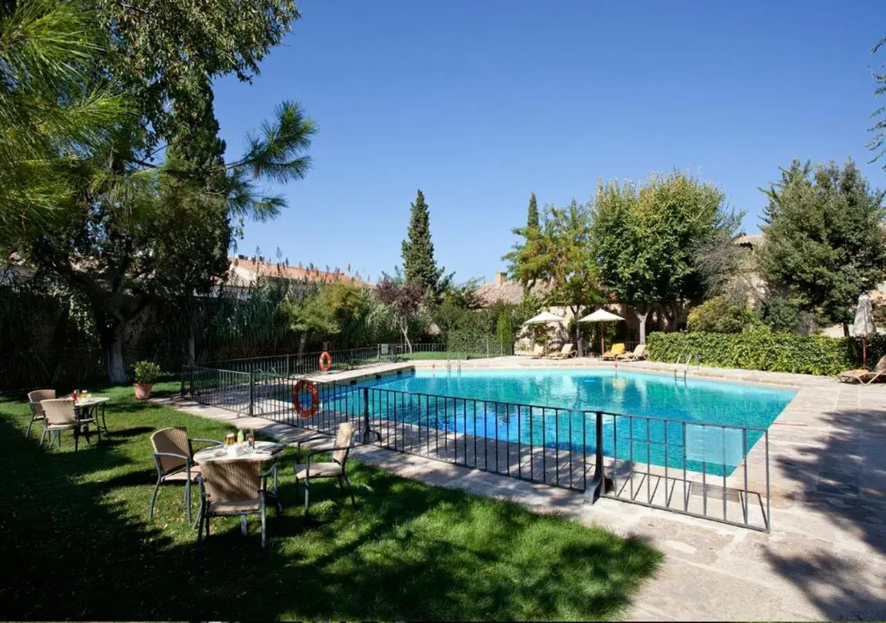 Swimming pool in Parador de Almagro Swimming pool in Parador de Almagro