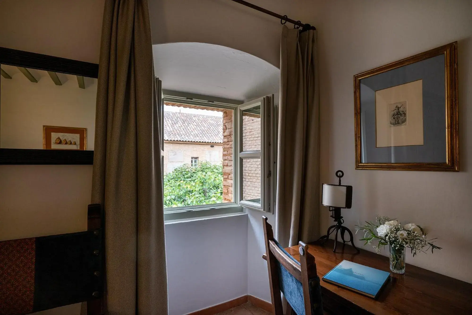 Photo of the whole room in Parador de Almagro Photo of the whole room in Parador de Almagro