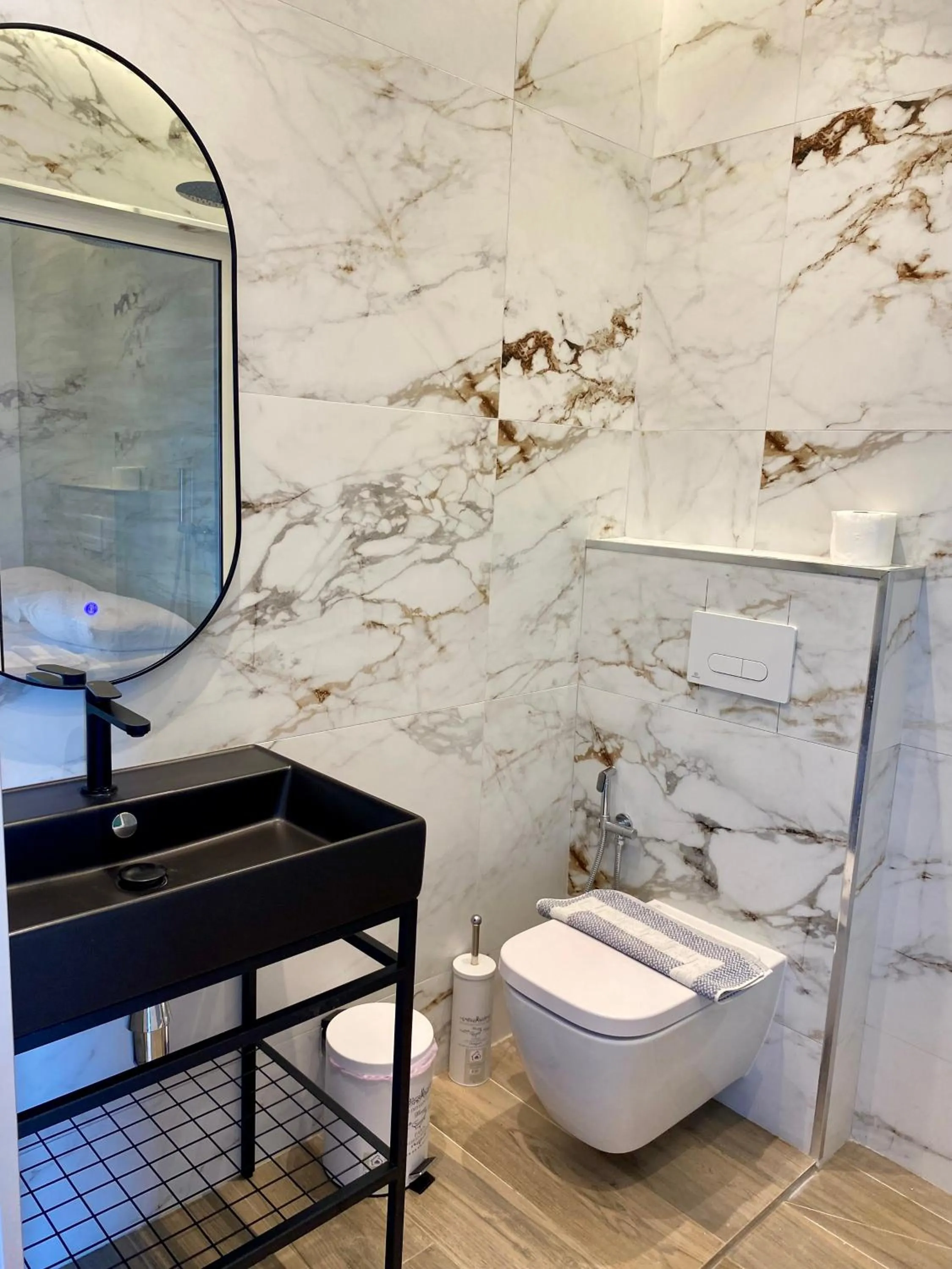 Toilet in Kalemi's Beachside Hotel