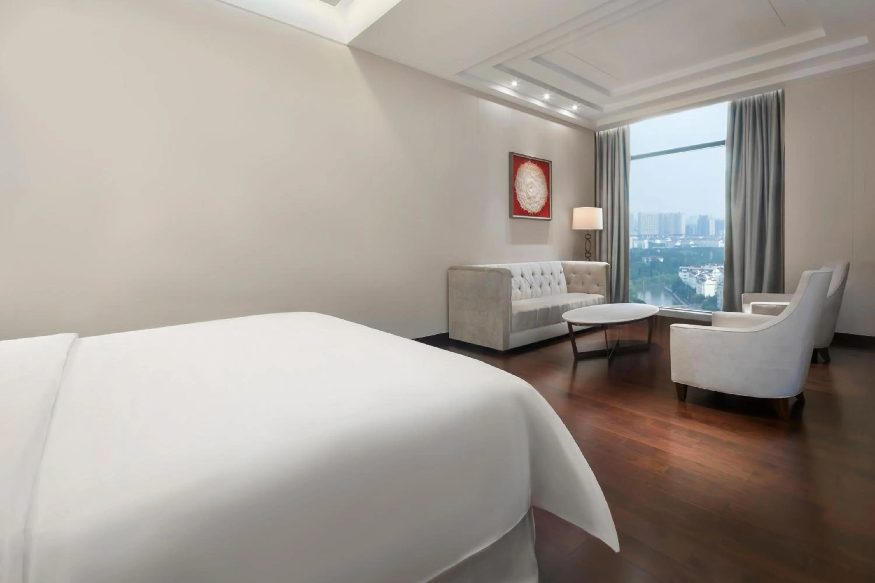 Photo of the whole room, Bed in Sheraton Shanghai Jiading Hotel