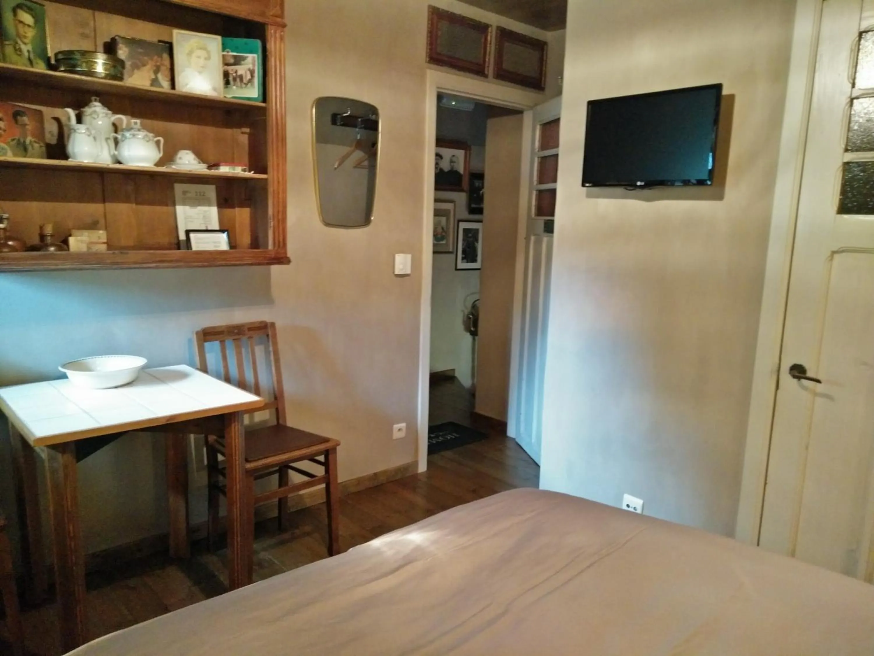 Photo of the whole room, Bed in B&B Tspijker