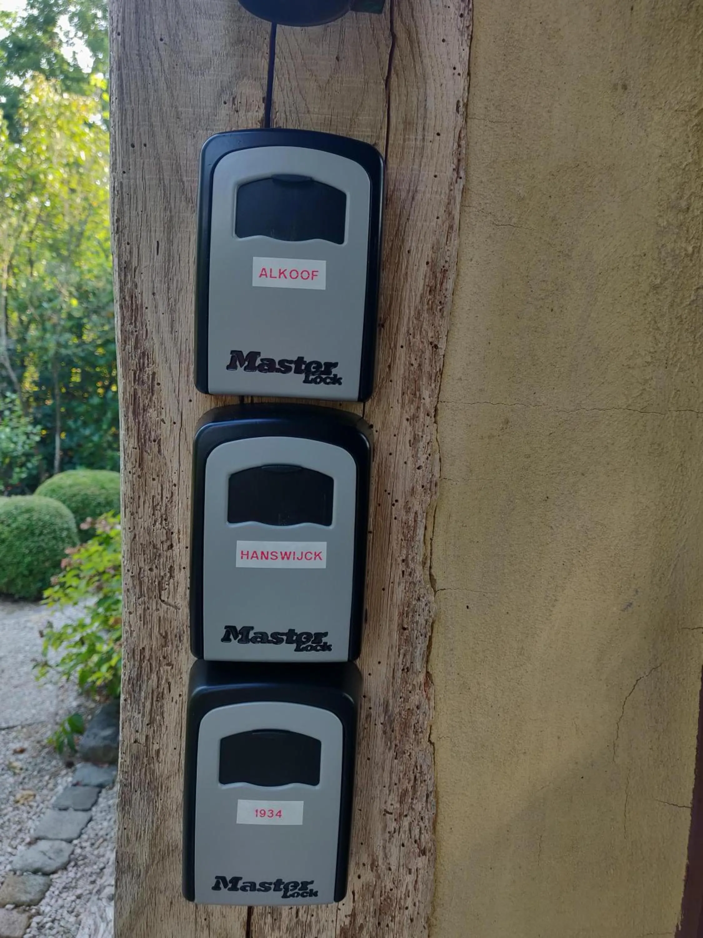 Logo/Certificate/Sign in B&B Tspijker