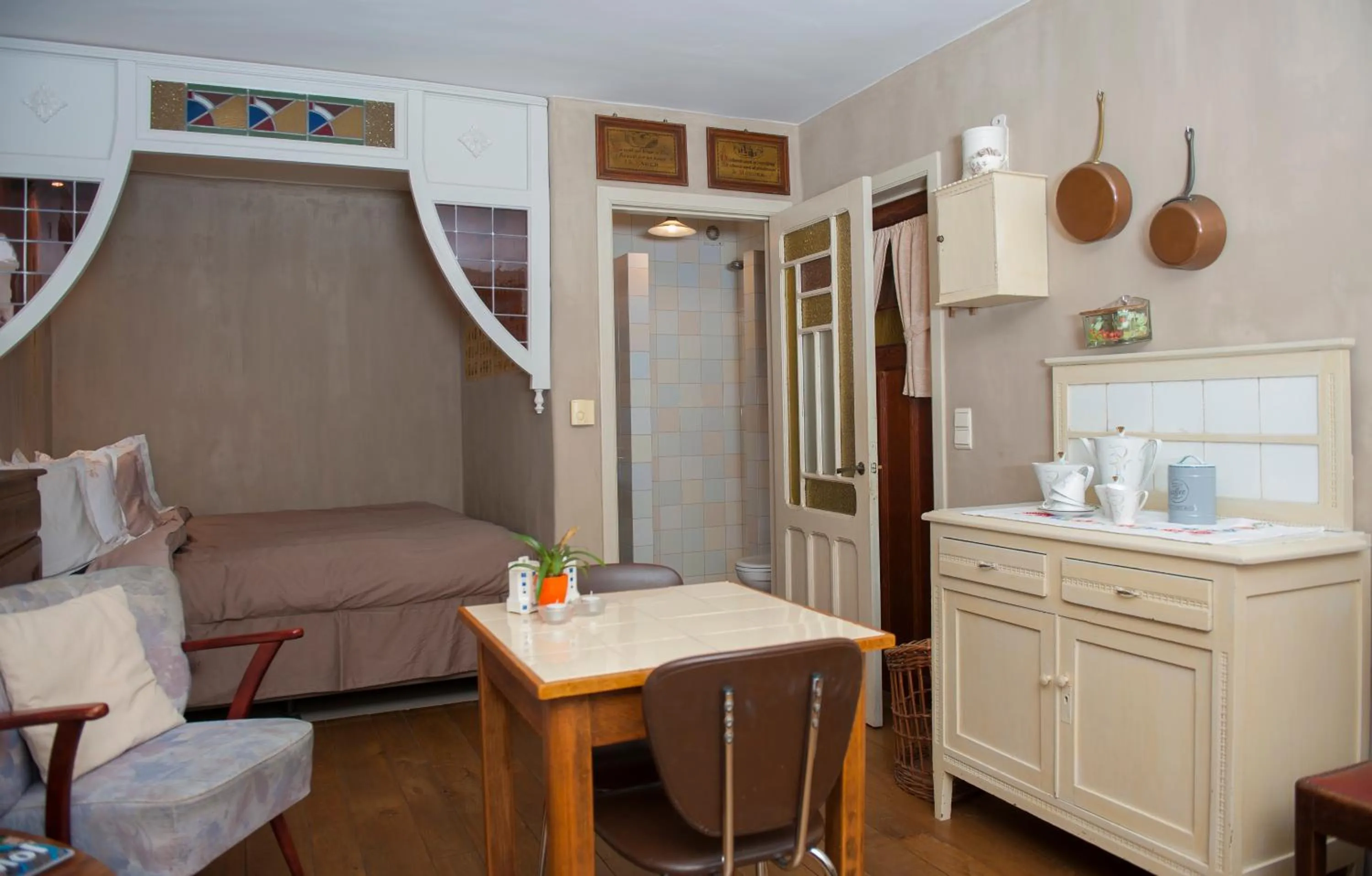 Photo of the whole room in B&B Tspijker