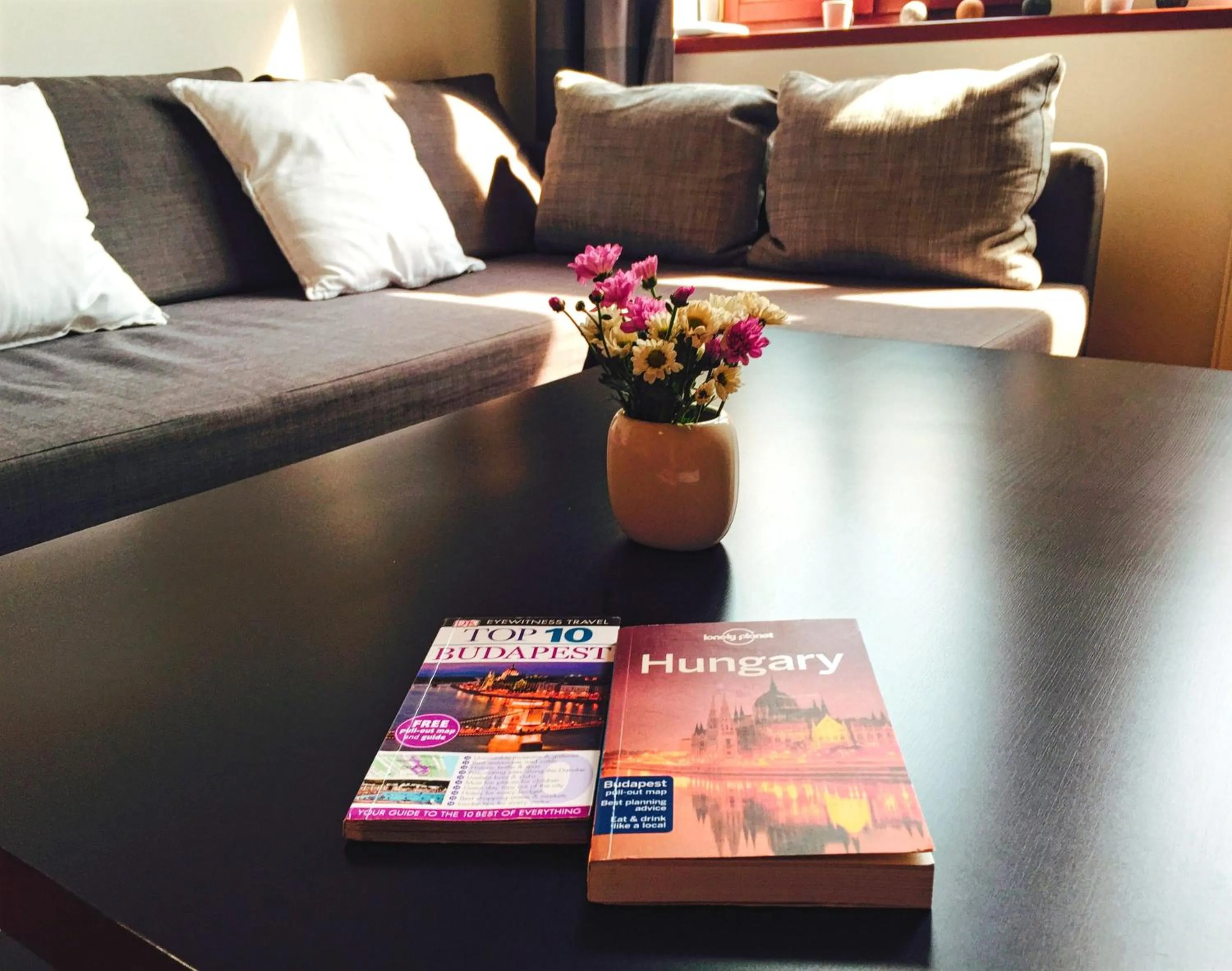 Property building in Gozsdu Apartment