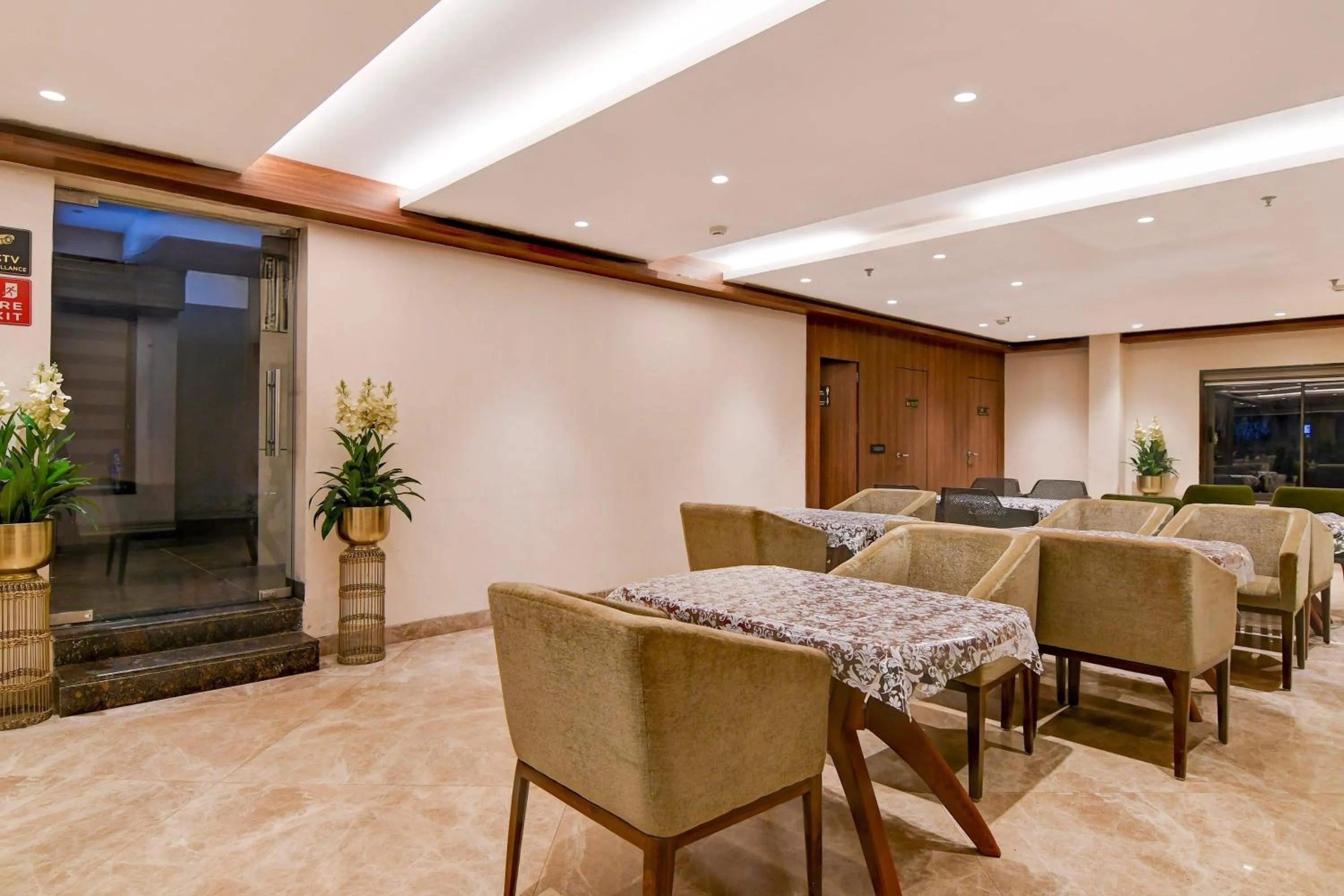 Super Townhouse Oak DLF Newtown Bus Terminal