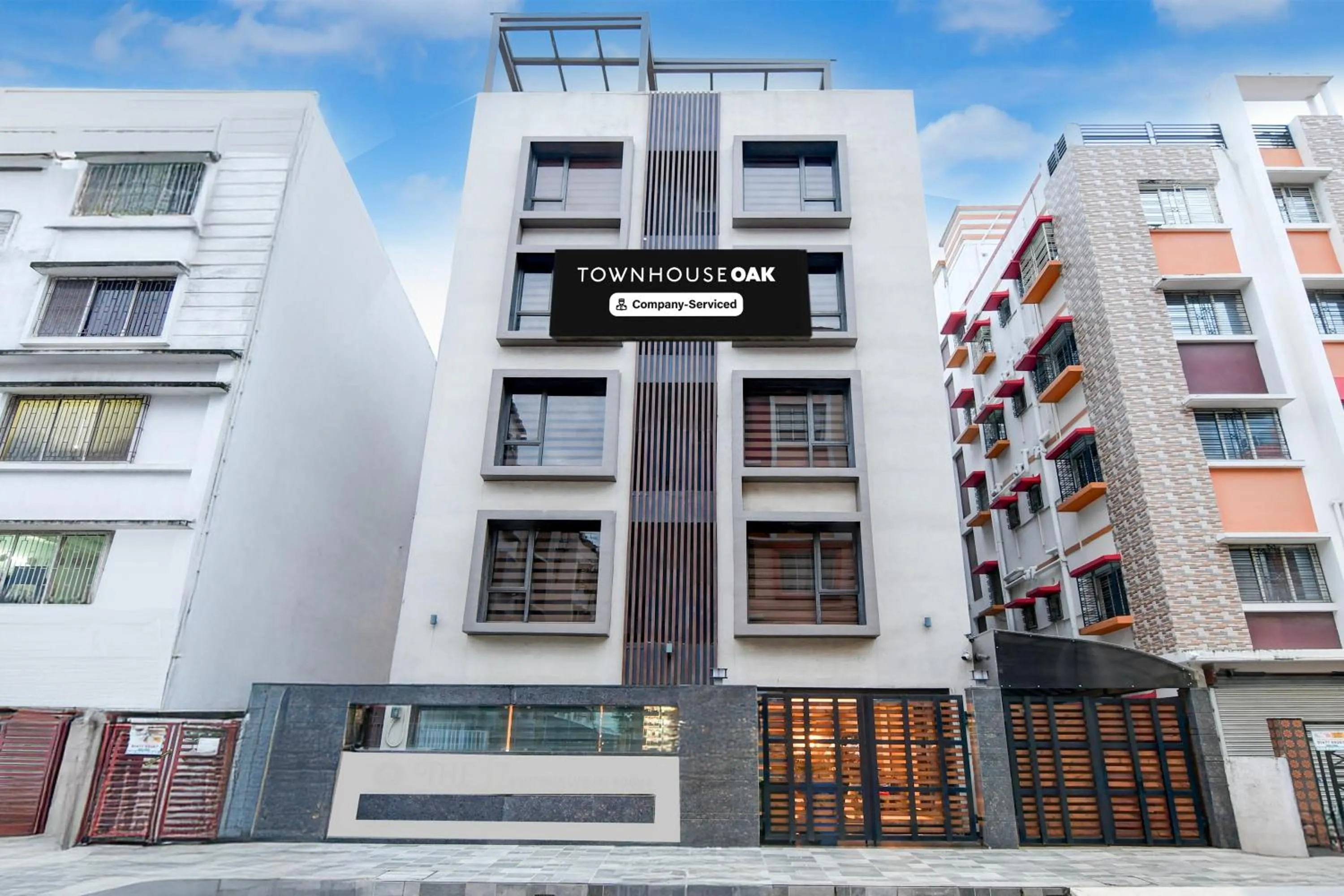 Super Townhouse Oak DLF Newtown Bus Terminal