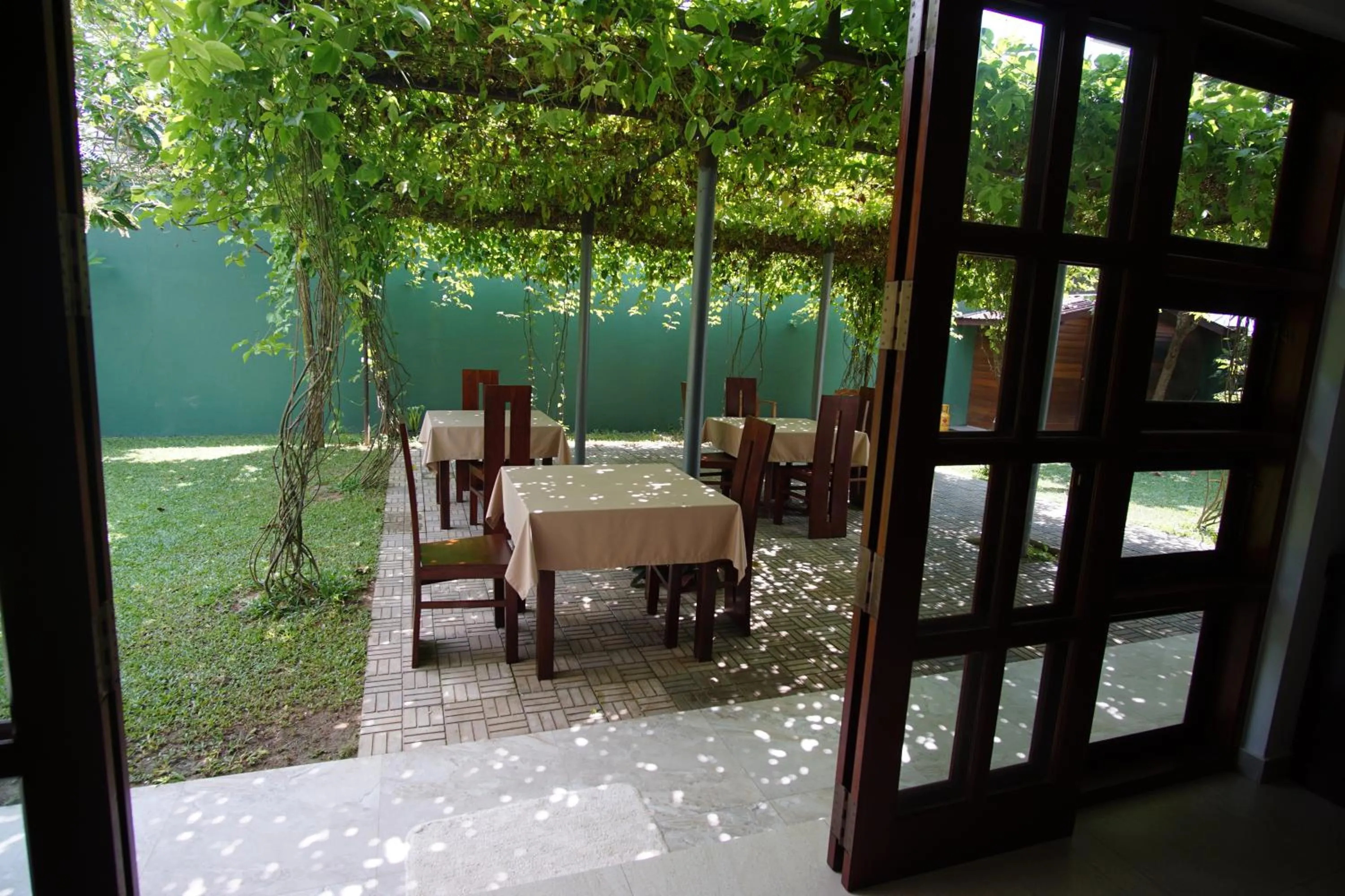 Restaurant/places to eat in Thisara Villa