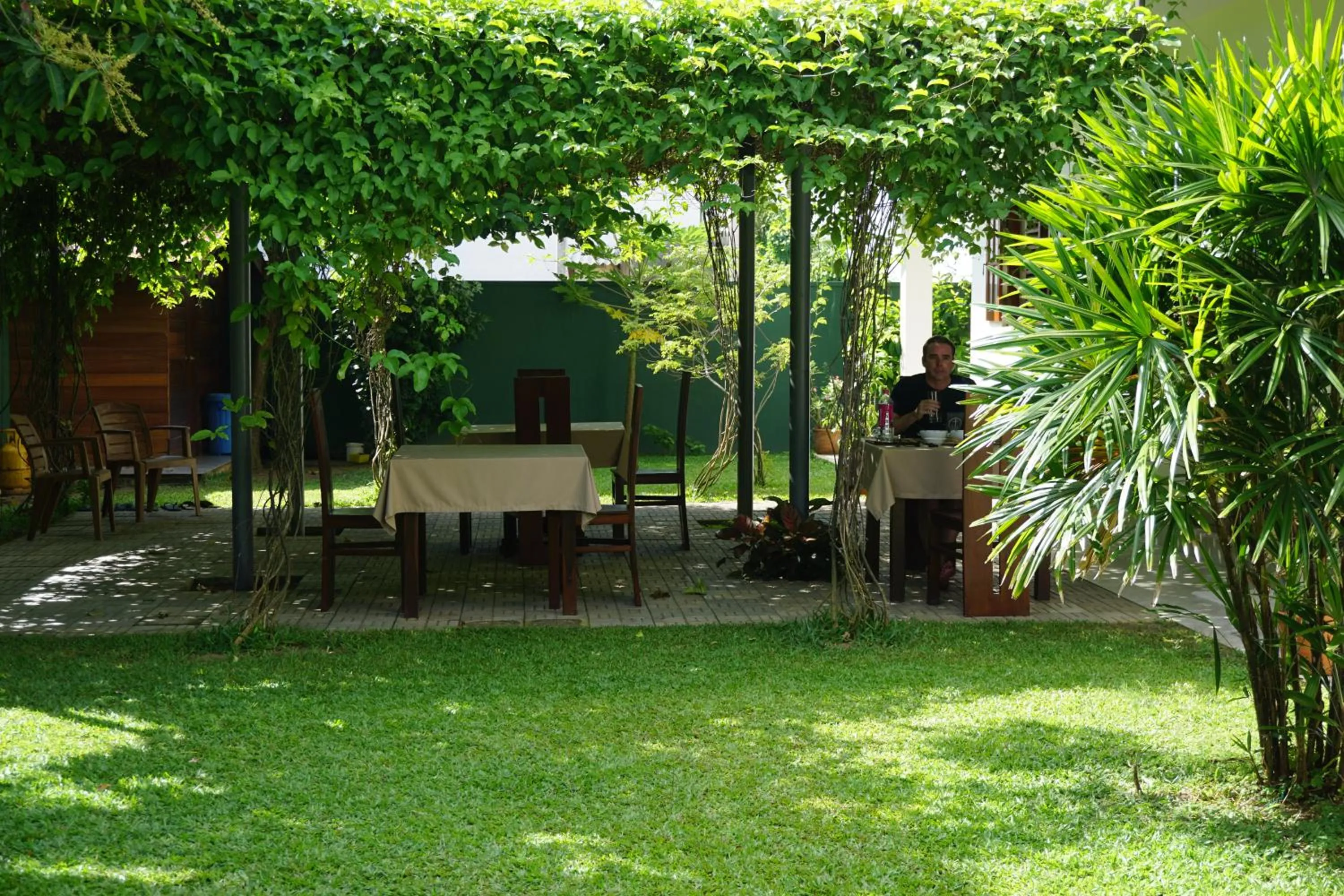 Restaurant/places to eat in Thisara Villa