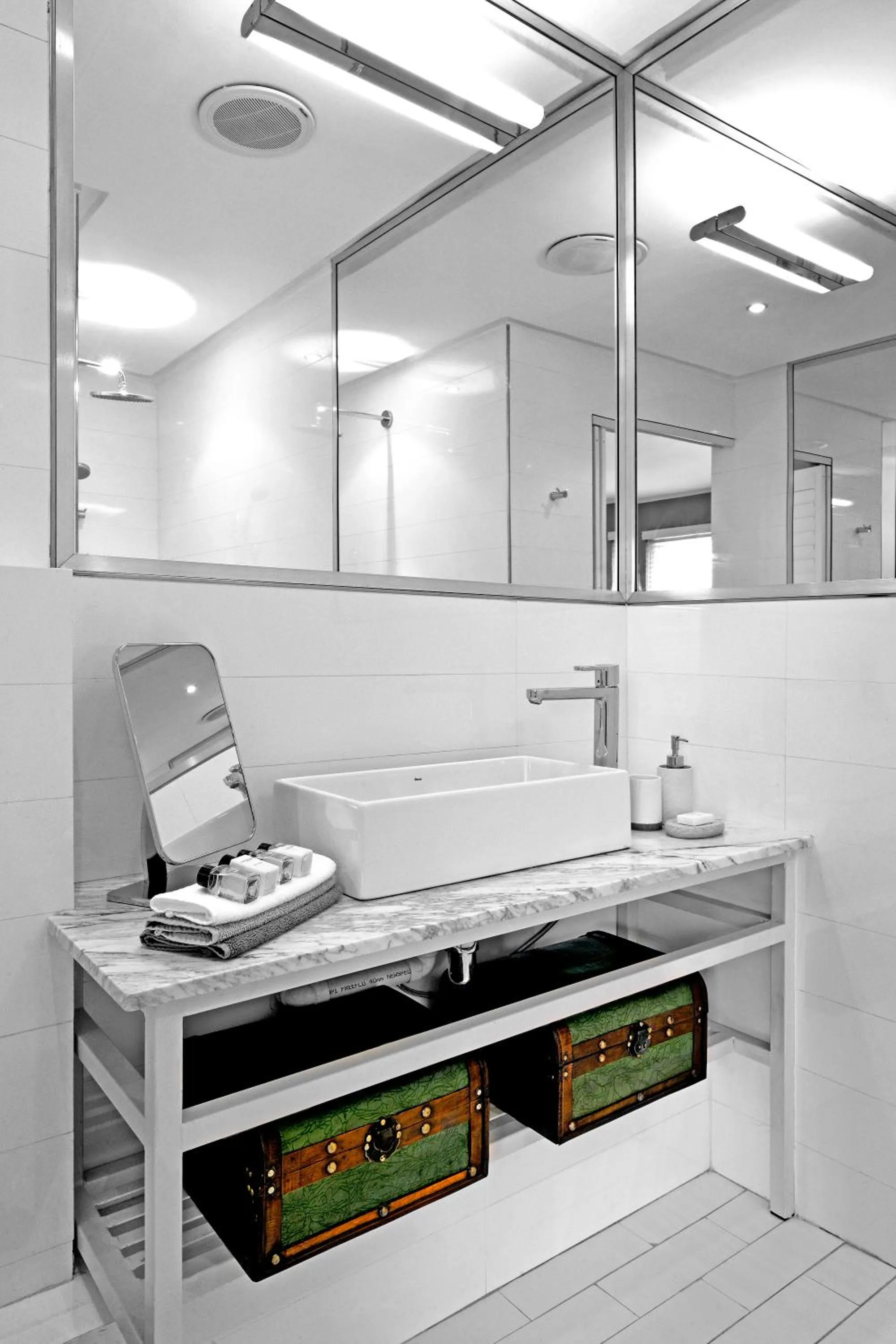 Bathroom in Le Petit Bijou Aparthotel