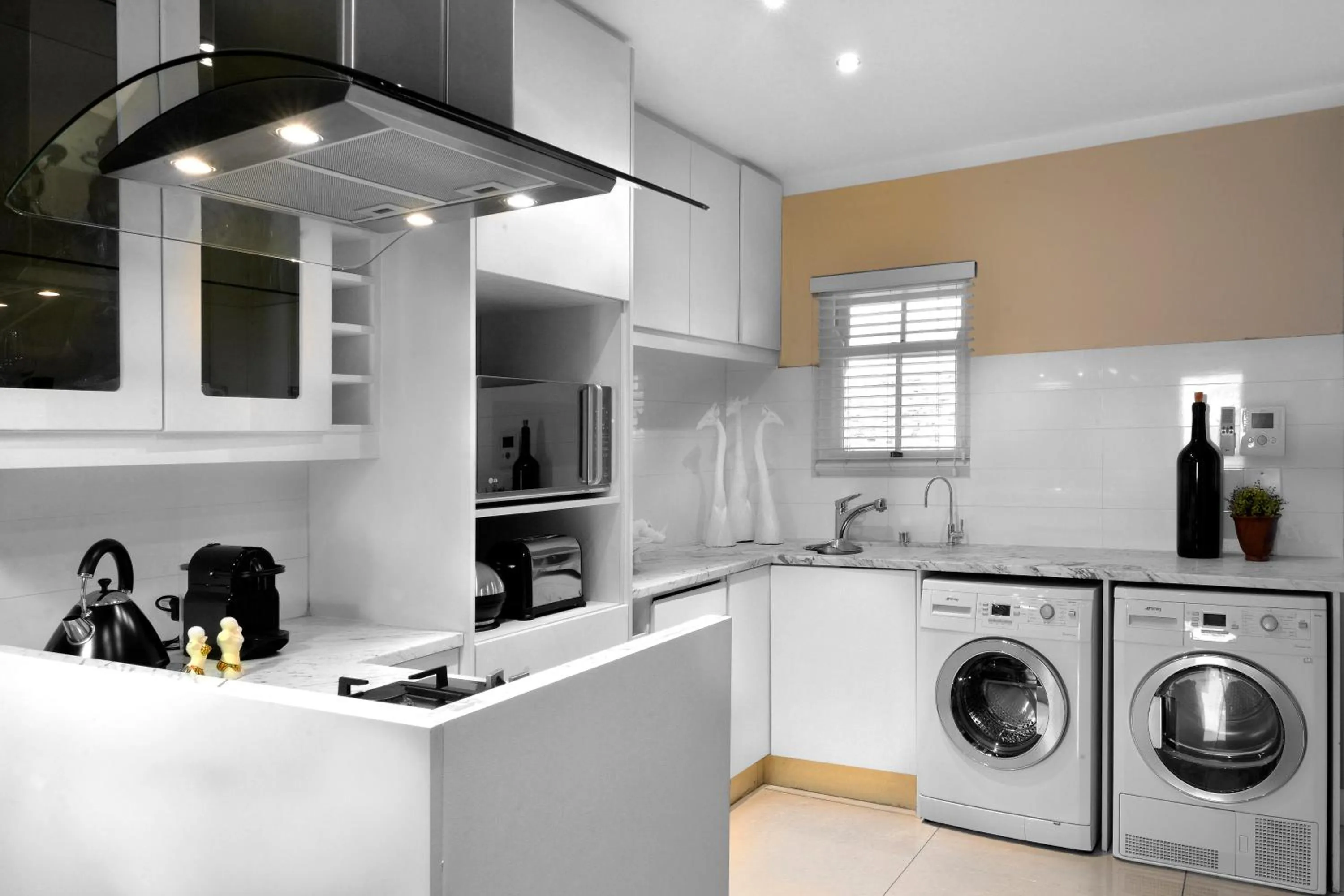 kitchen in Le Petit Bijou Aparthotel