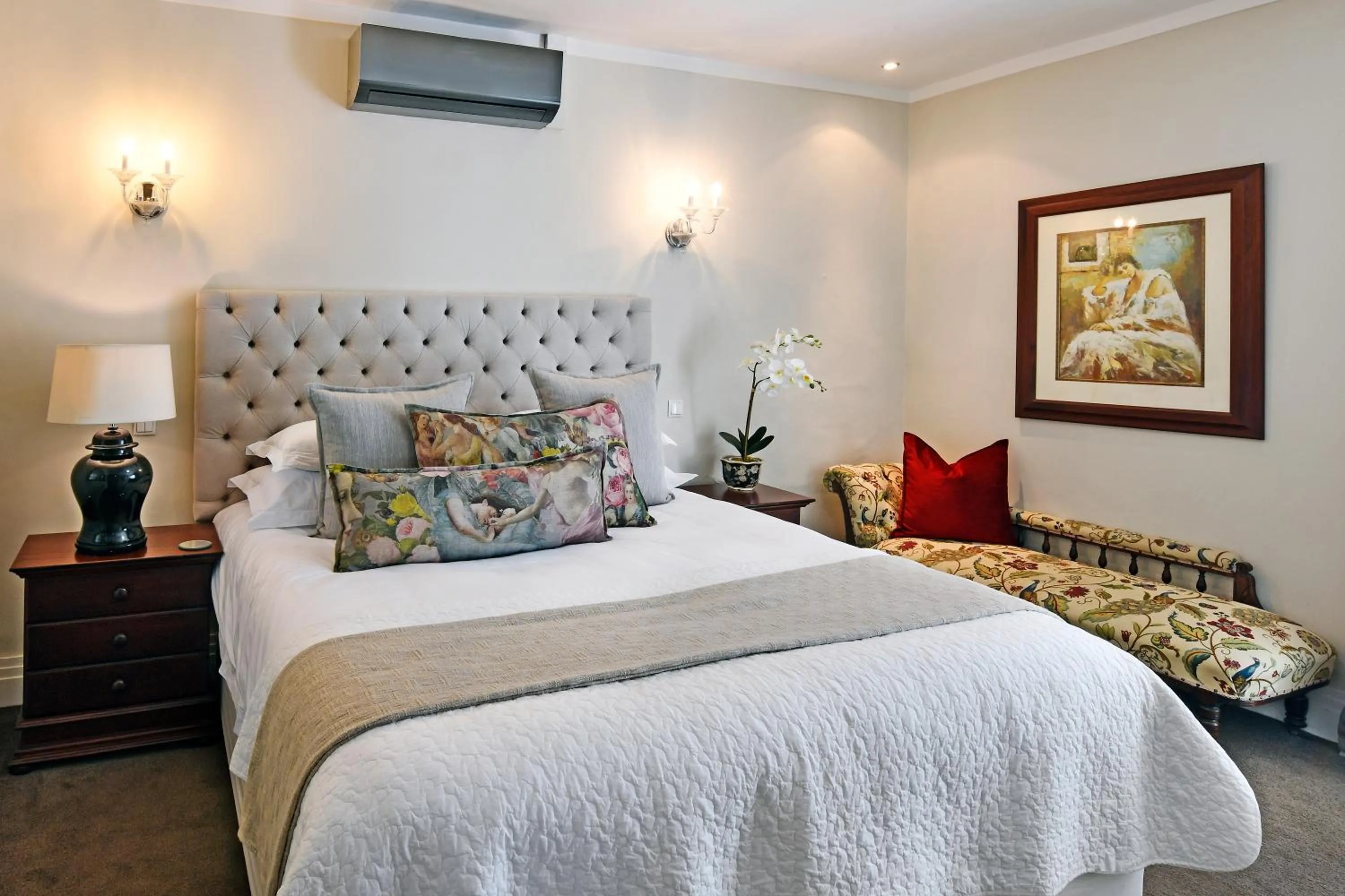 Bedroom, Bed in Le Petit Bijou Aparthotel