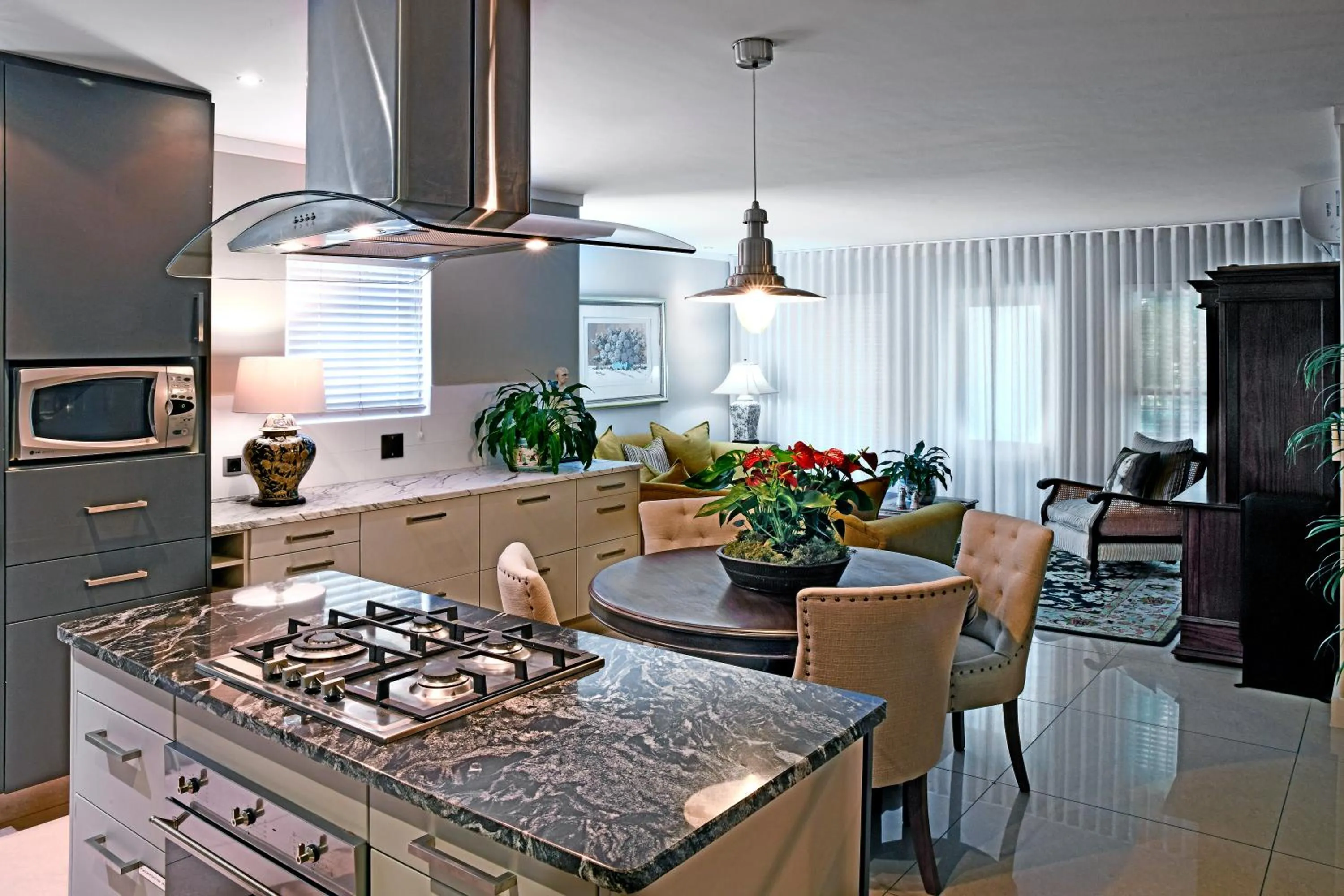 Kitchen or kitchenette in Le Petit Bijou Aparthotel