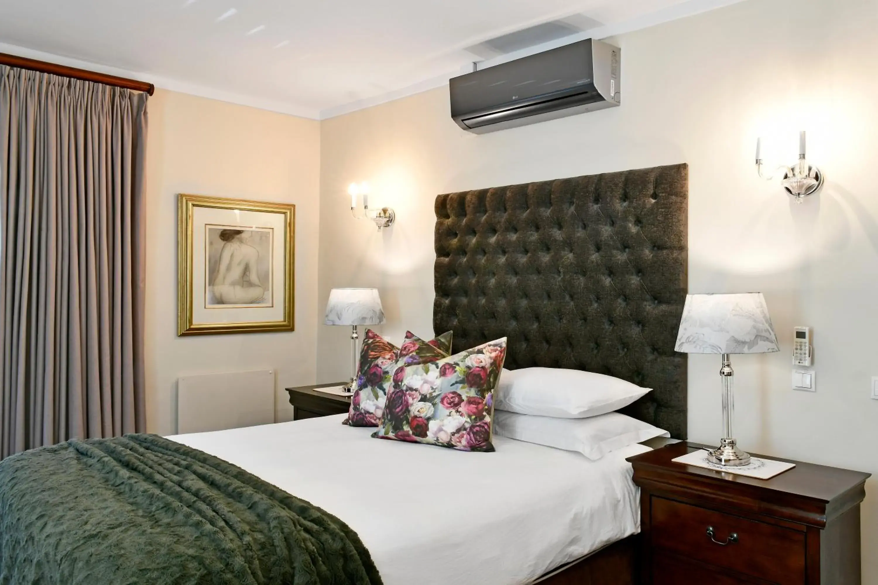 Two-Bedroom Apartment with Mountain View in Le Petit Bijou Two-Bedroom Apartment with Mountain View in Le Petit Bijou