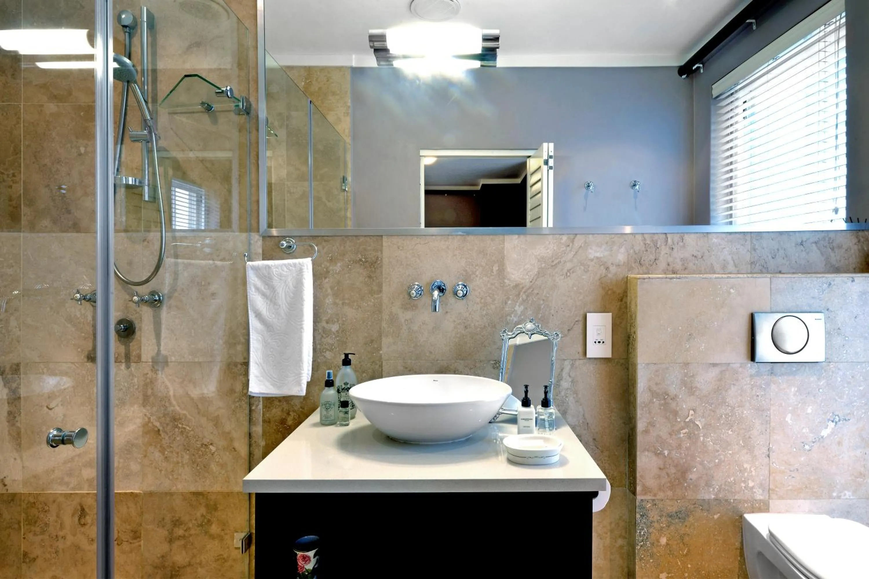 Bathroom in Le Petit Bijou Aparthotel