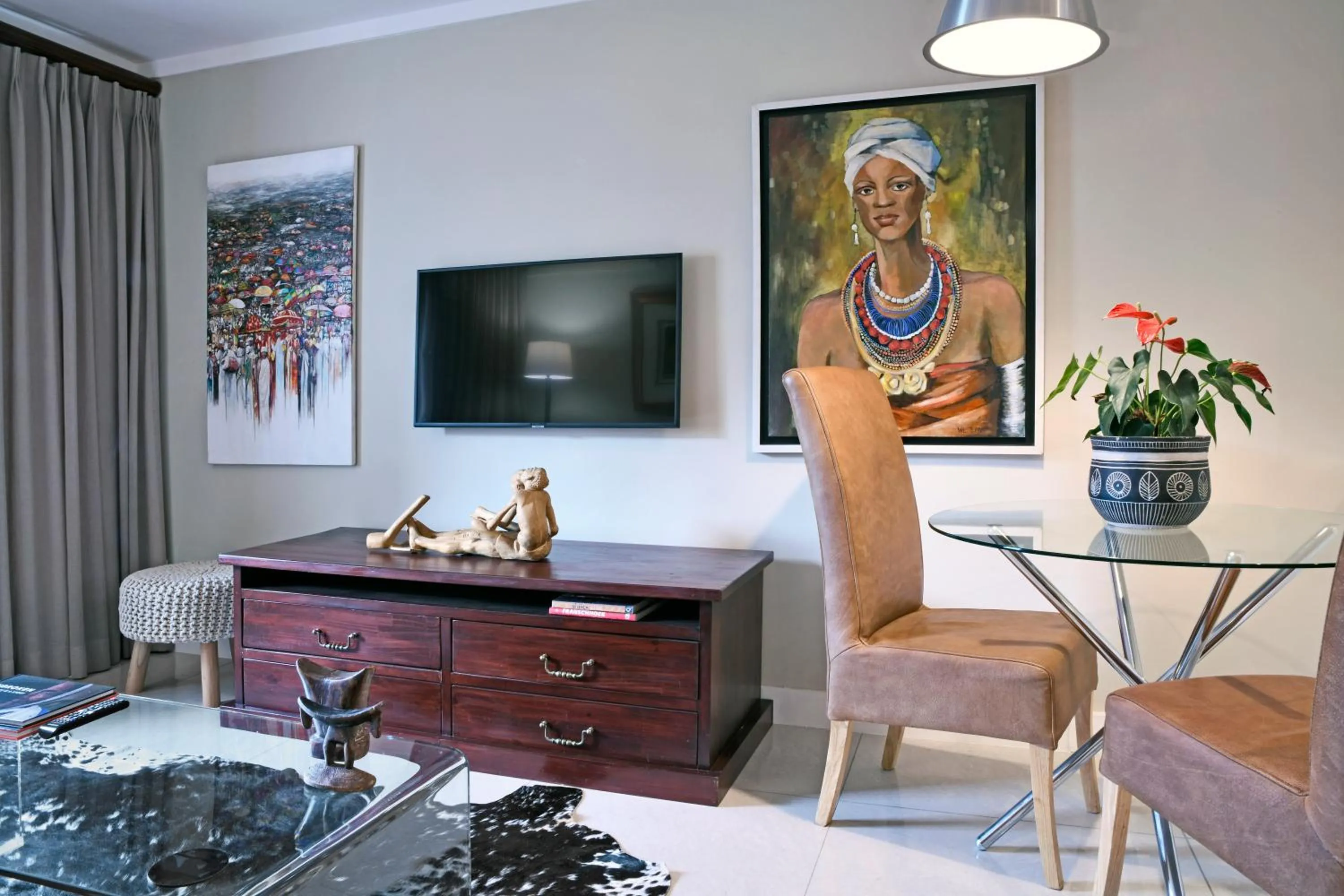 TV and multimedia in Le Petit Bijou Aparthotel