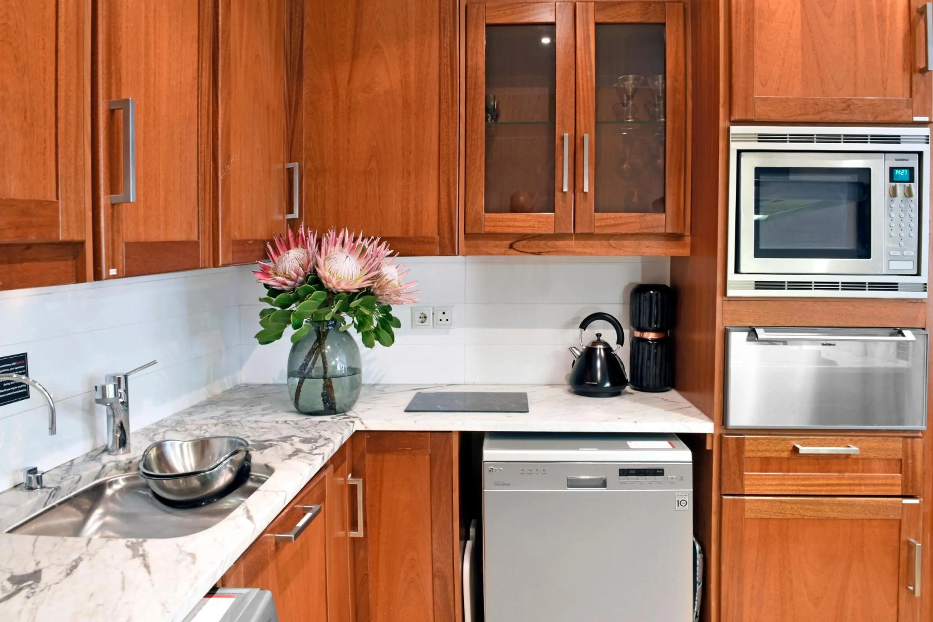 kitchen in Le Petit Bijou Aparthotel