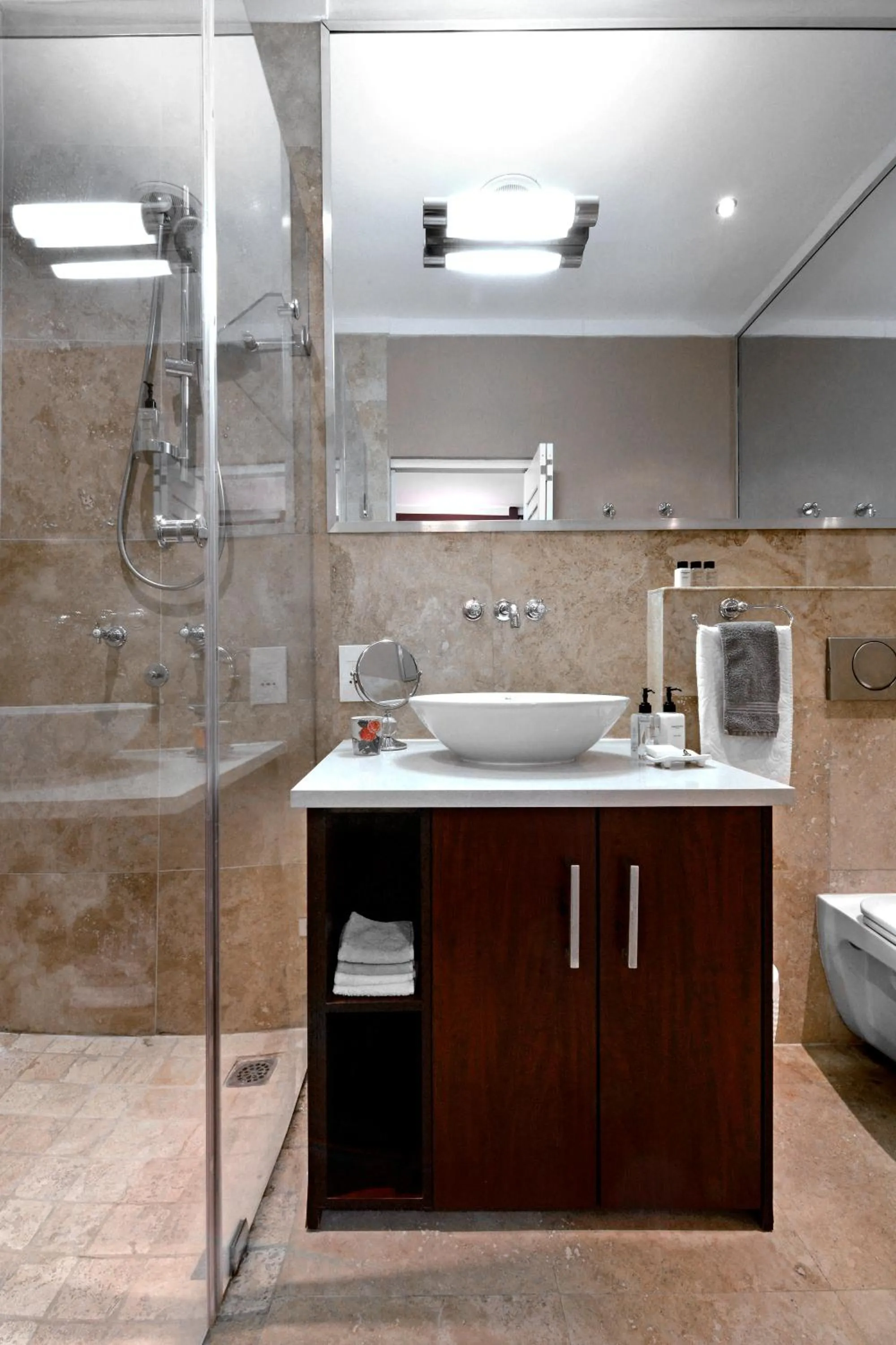 Bathroom in Le Petit Bijou Aparthotel